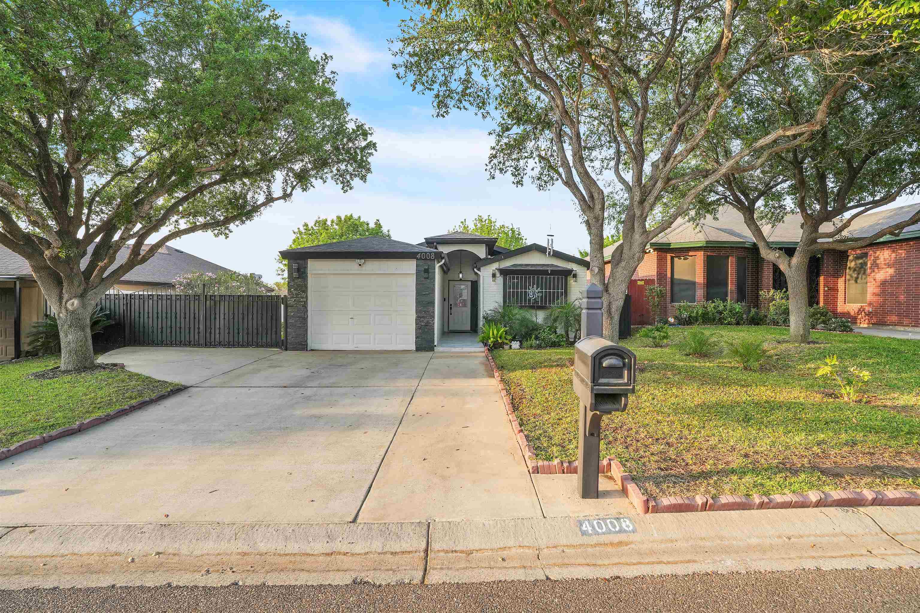 Los Presidentes Vii Real Estate Listings Main Image