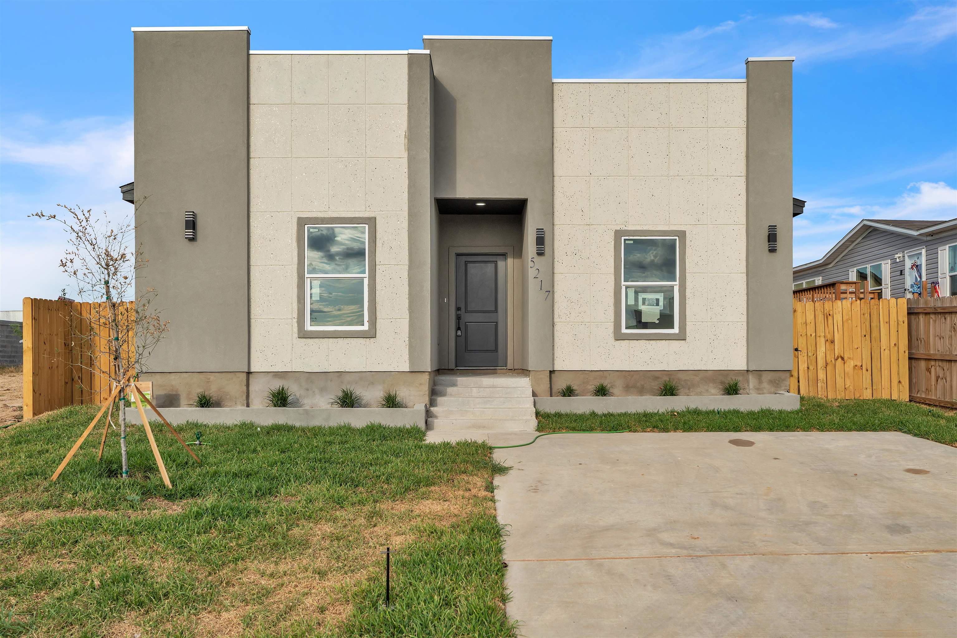 5217 Altea St. Property Photo 1
