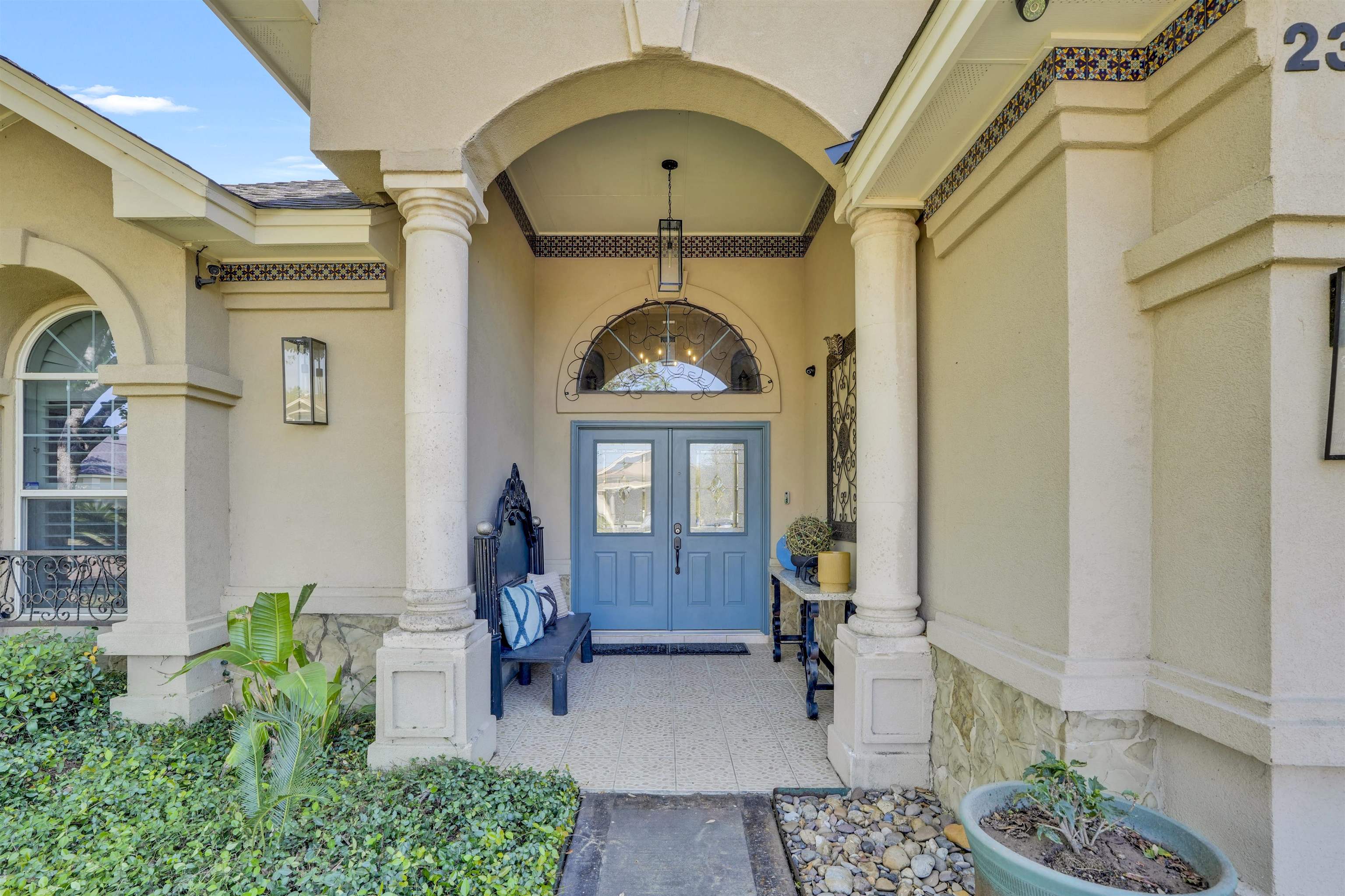 2308 Calle Bonita Ct Property Photo 2