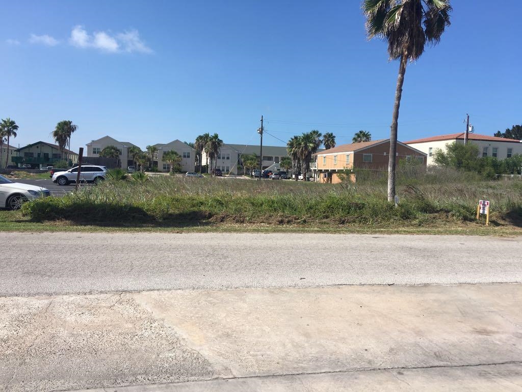 110 E Bahama St Property Photo 1