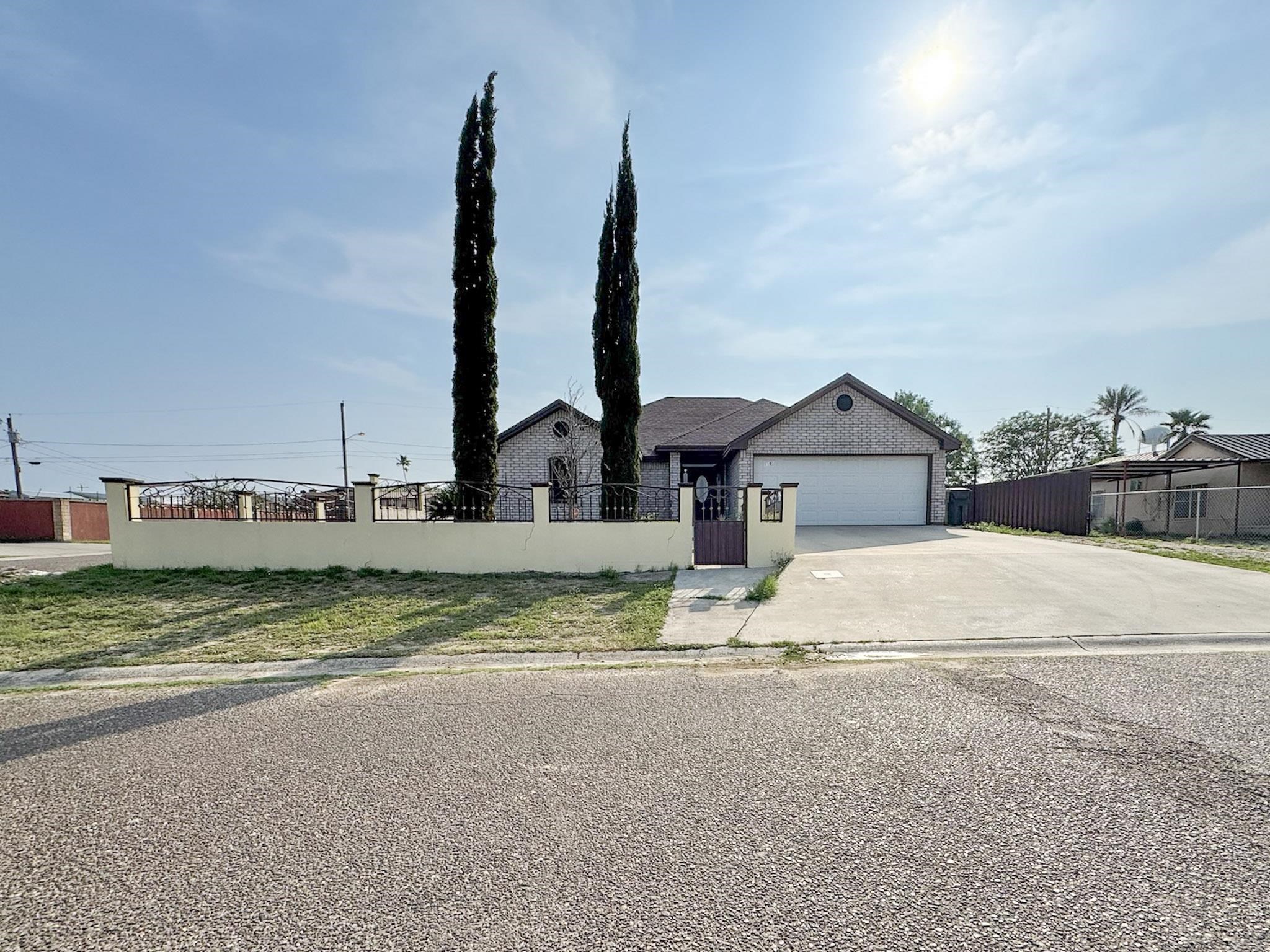1101 Fresno St. Property Photo