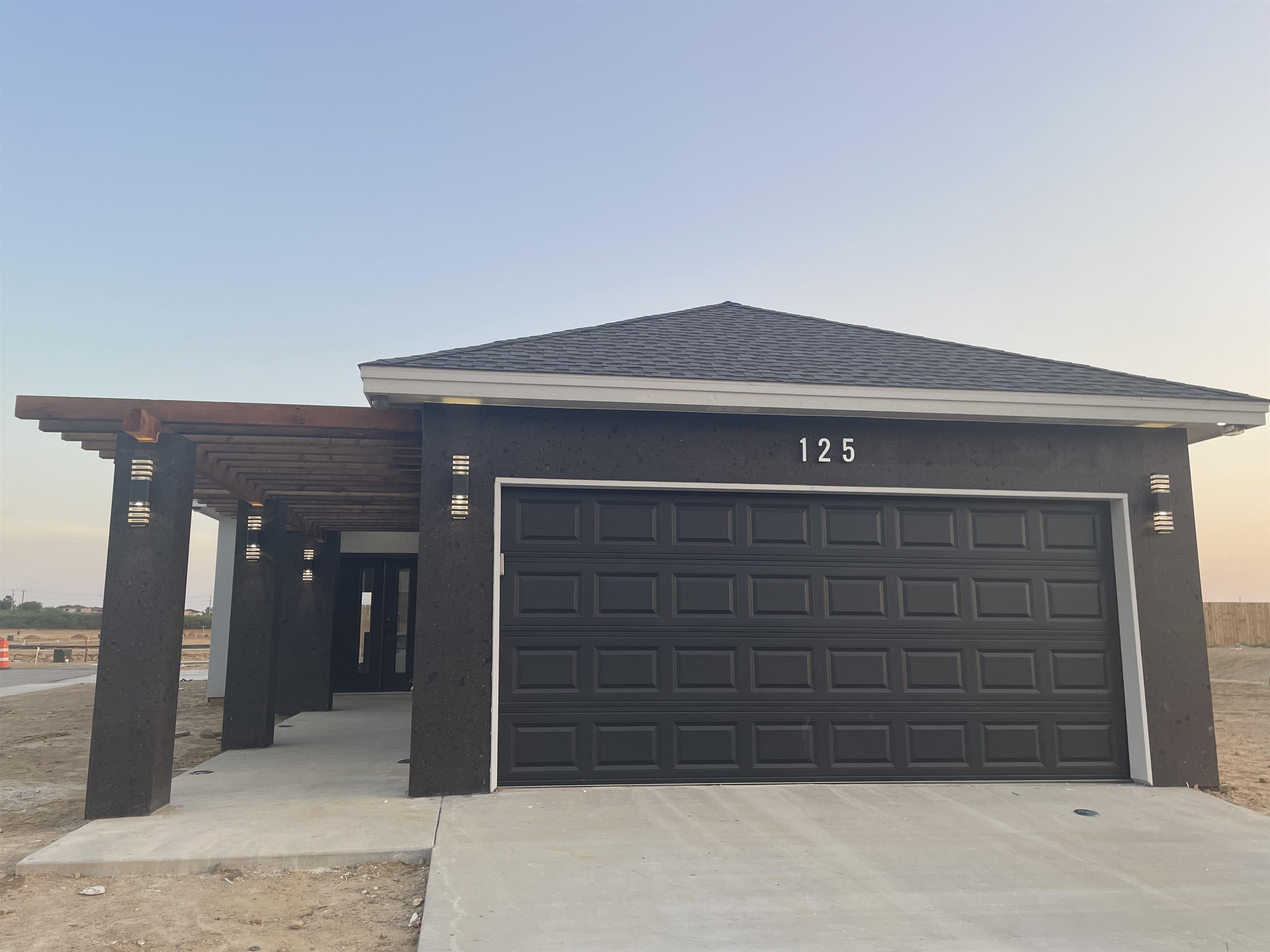 125 Lusitano Dr. Property Photo