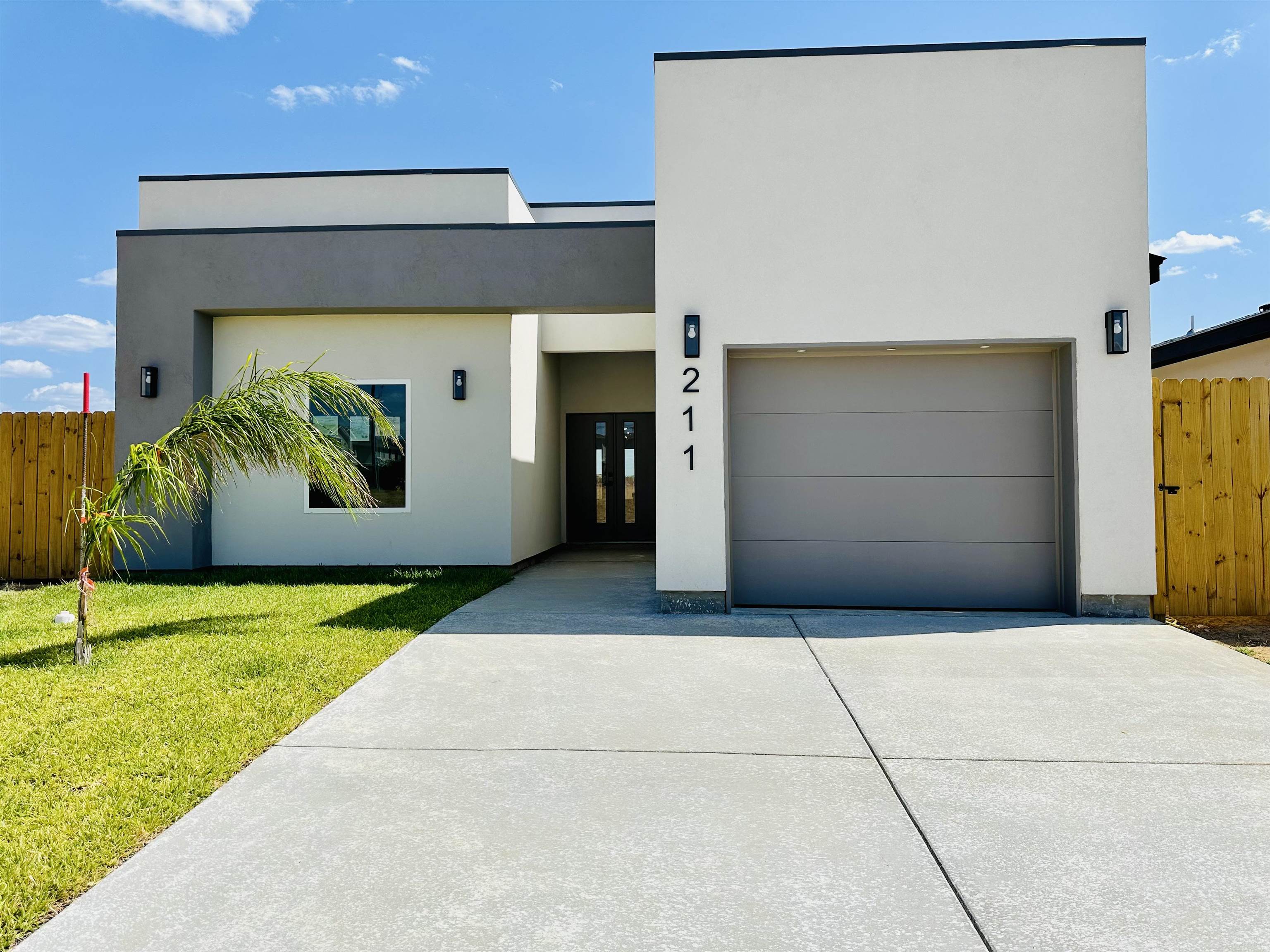 211 Lusitano Dr. Property Photo 1