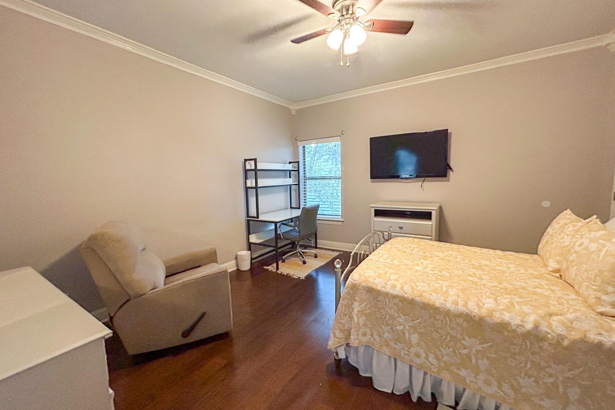 421 Emerald Lake Dr Property Photo 27
