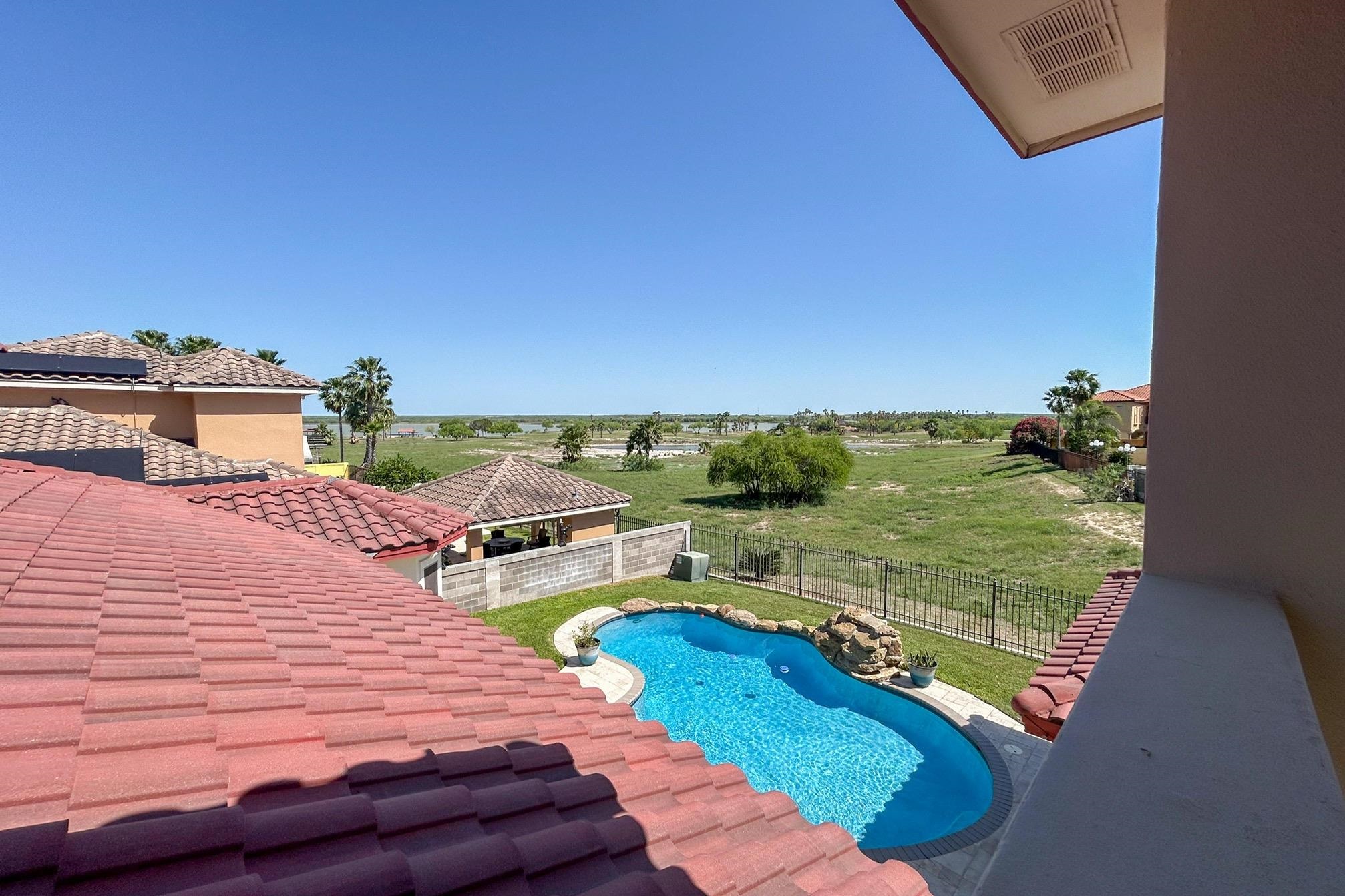 421 Emerald Lake Dr Property Photo 34