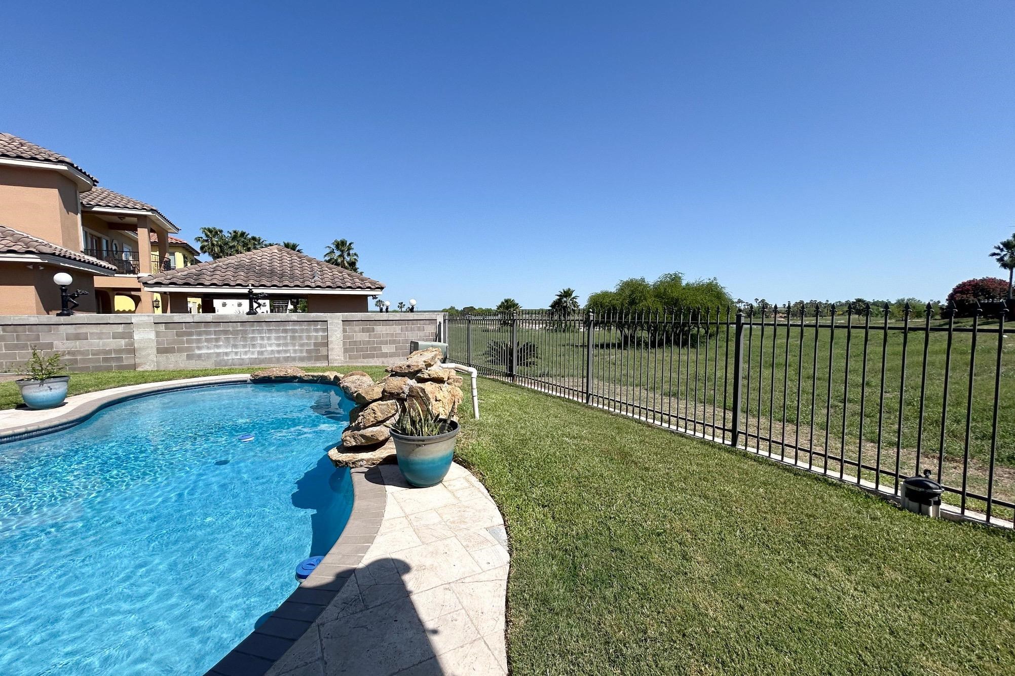 421 Emerald Lake Dr Property Photo 40