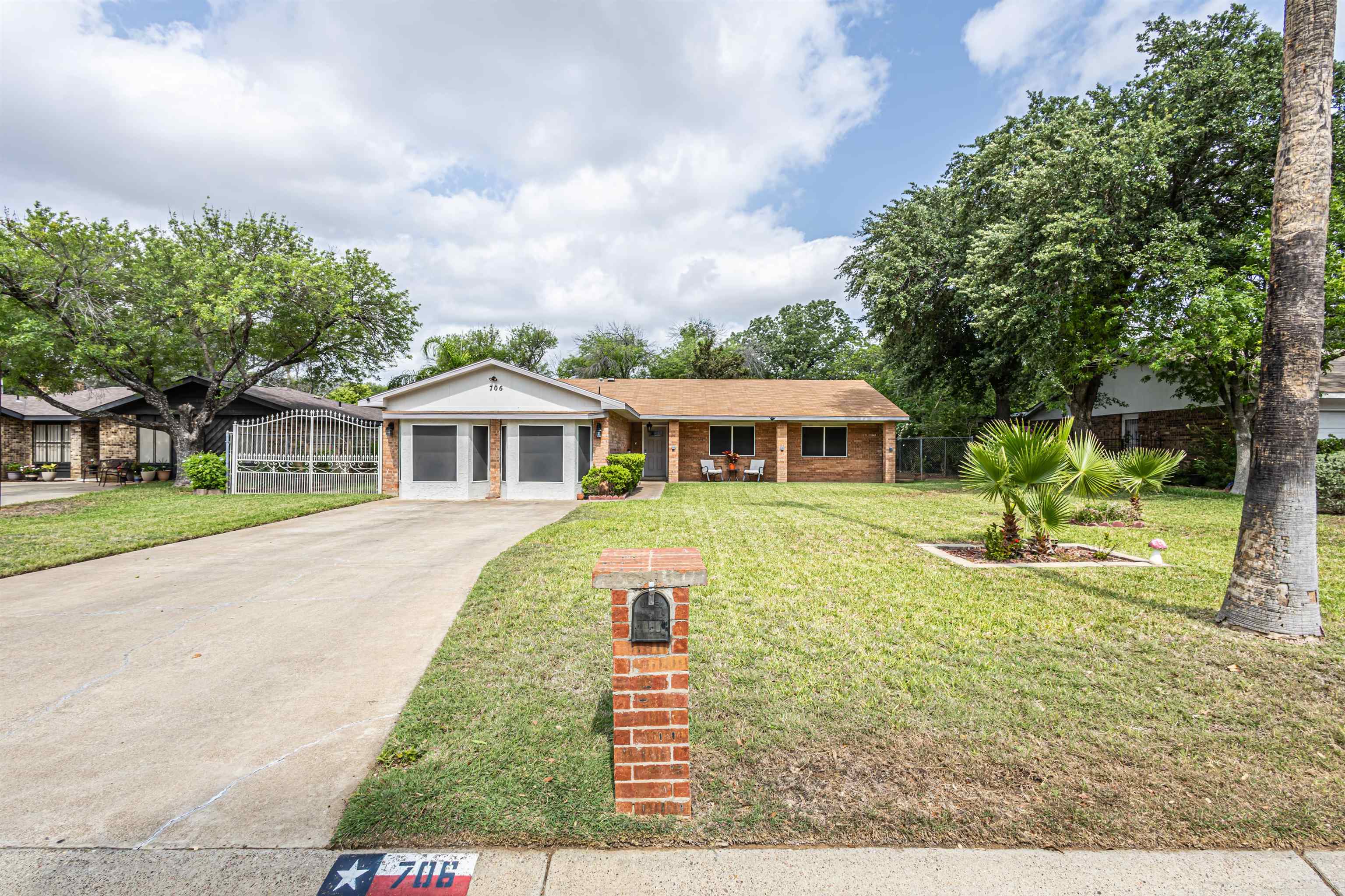 706 Laurel Dr Property Photo 1