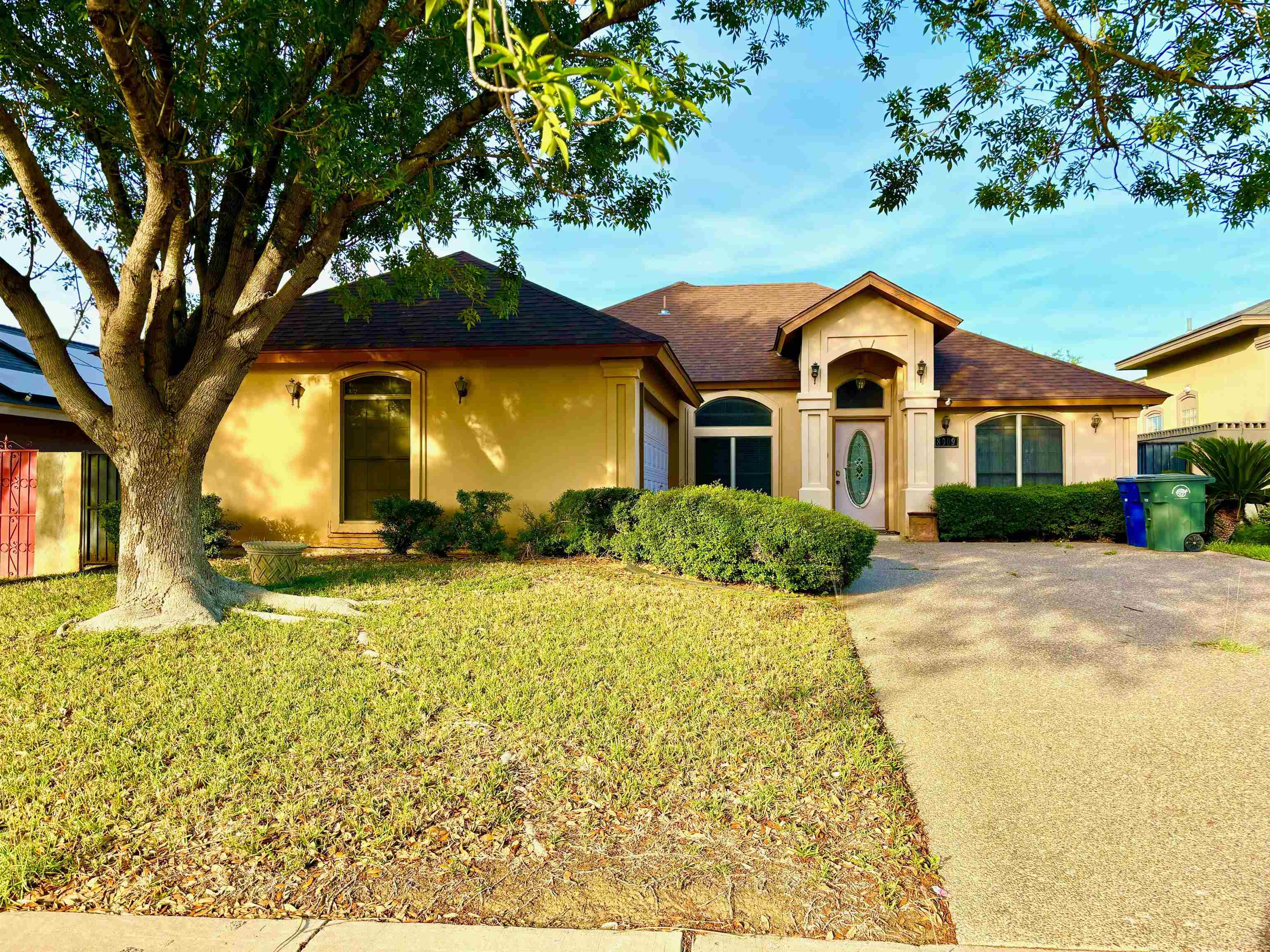 8909 Tucson Ln Property Photo