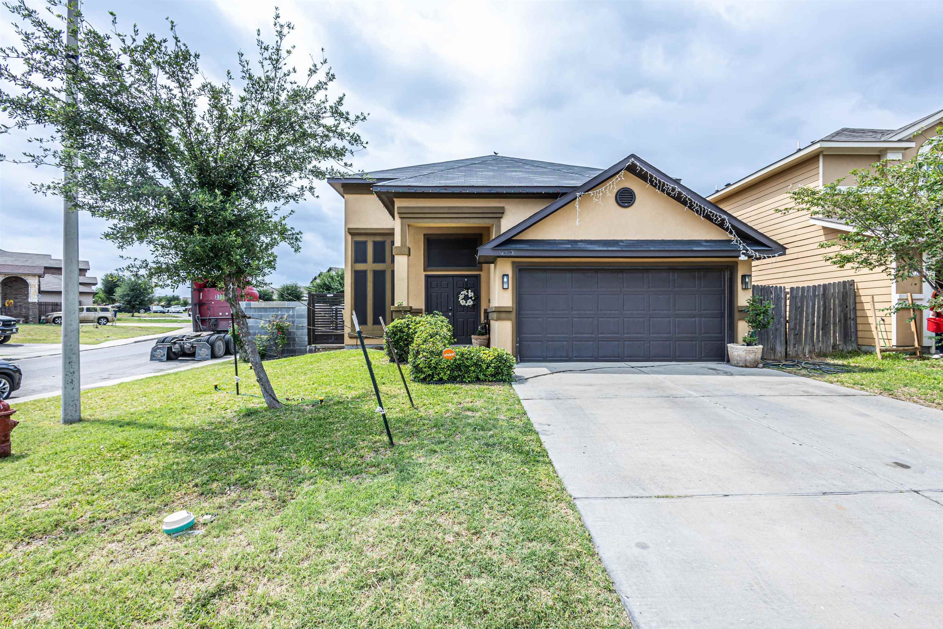 3419 Armando Pena Dr Property Photo 1