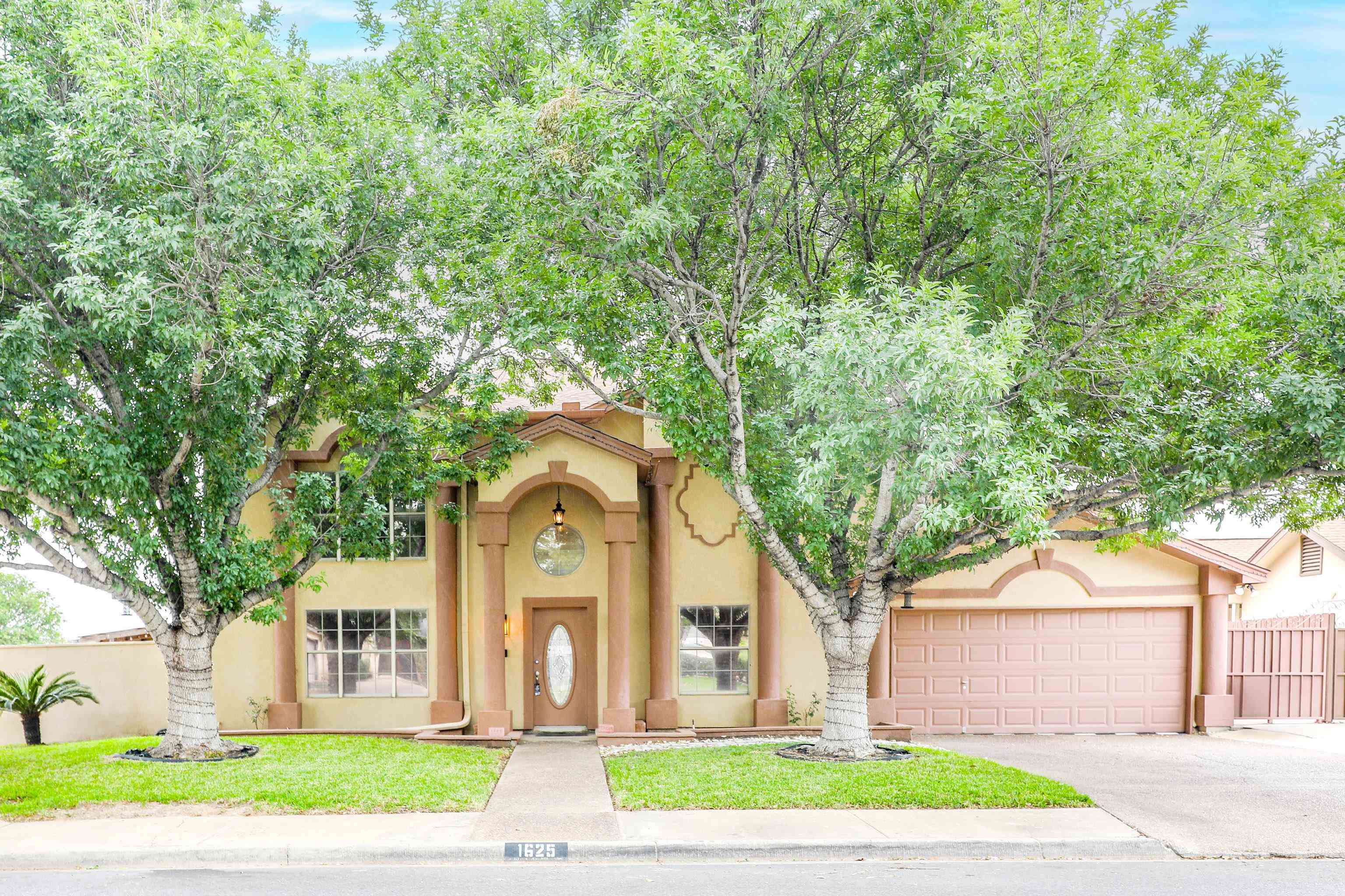 1625 Serene Dr