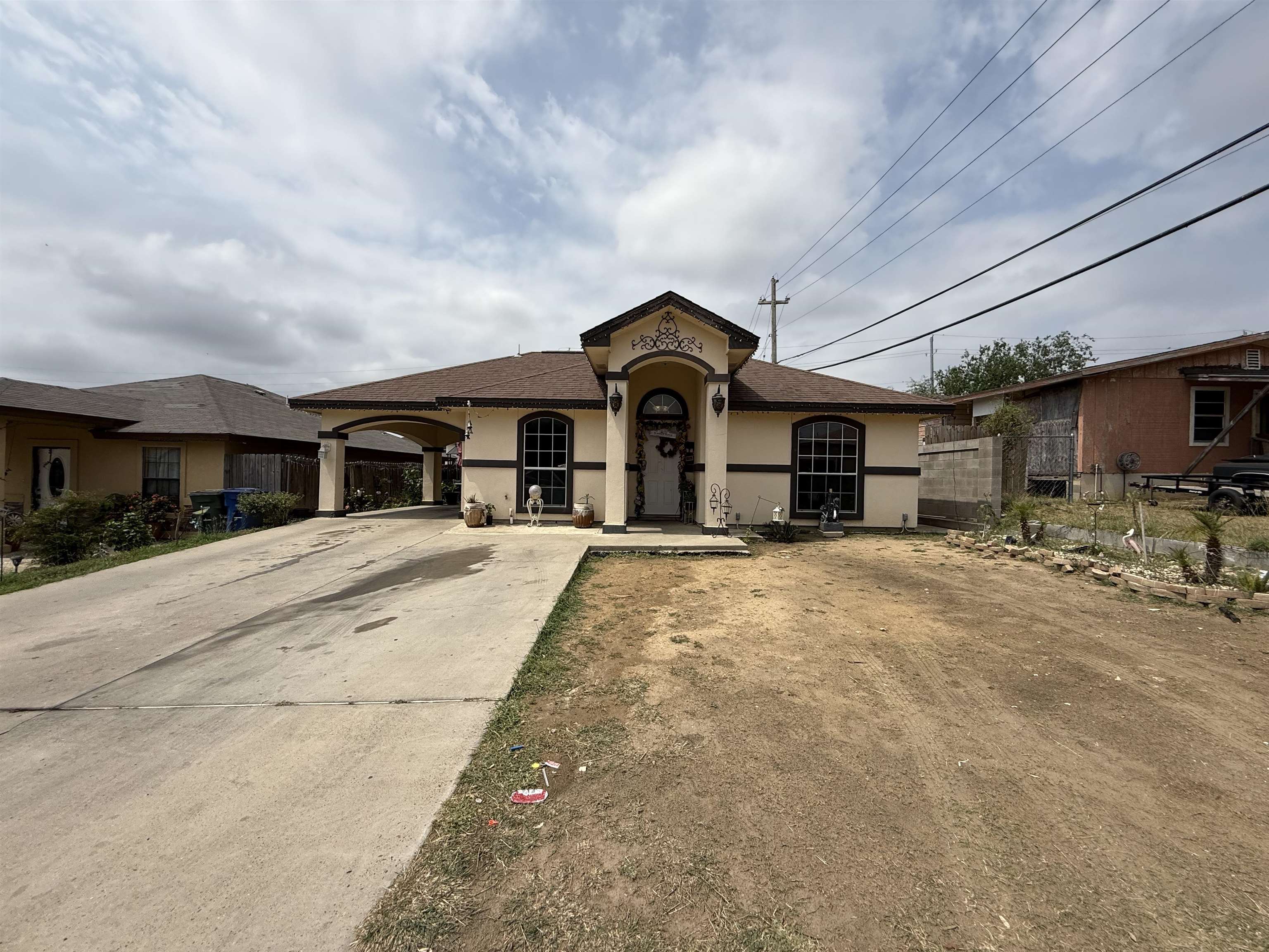 2227 Los Pinos Dr Property Photo 1