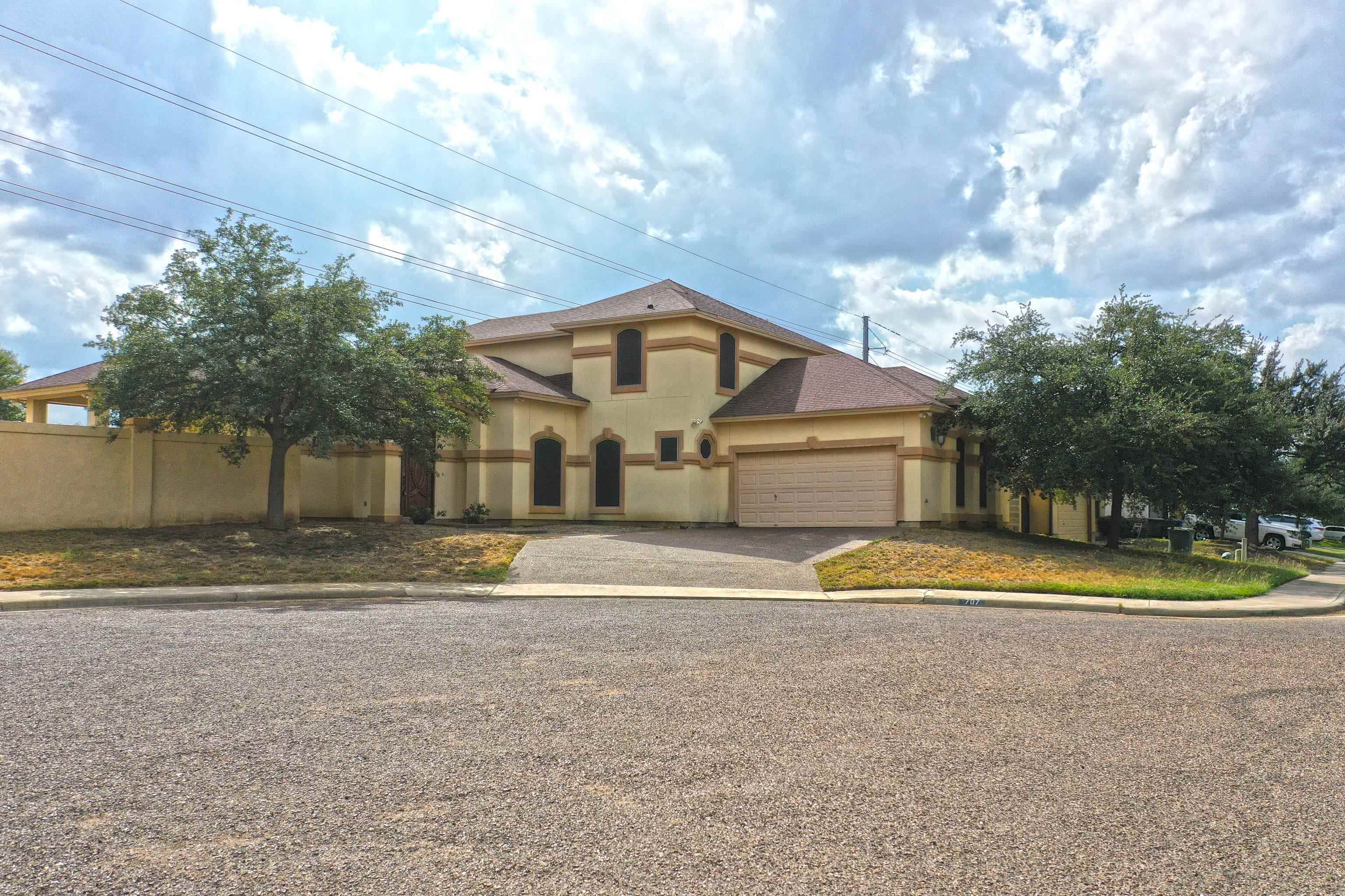 707 Puig Dr Property Photo 1
