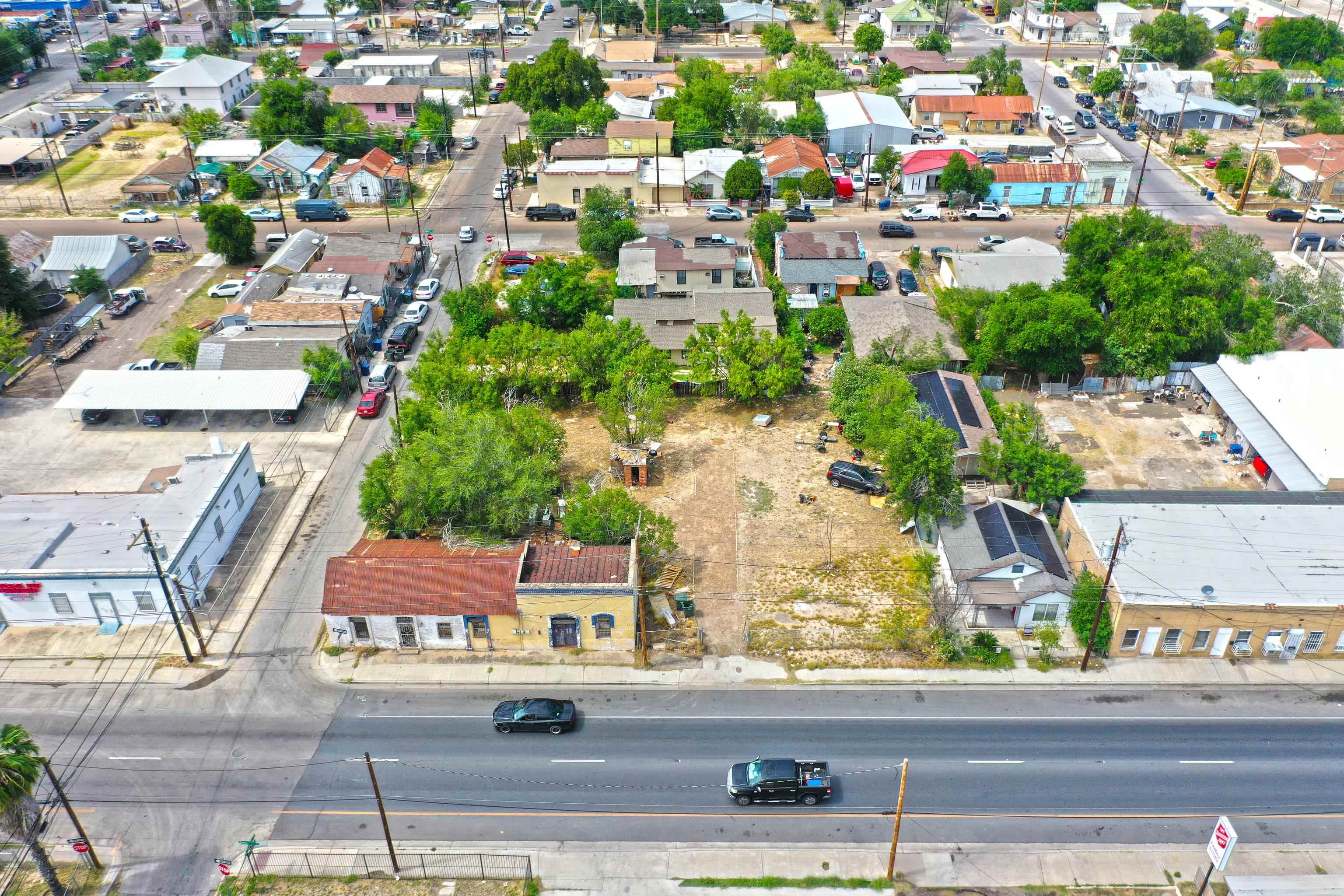 418 Houston St Property Photo 1