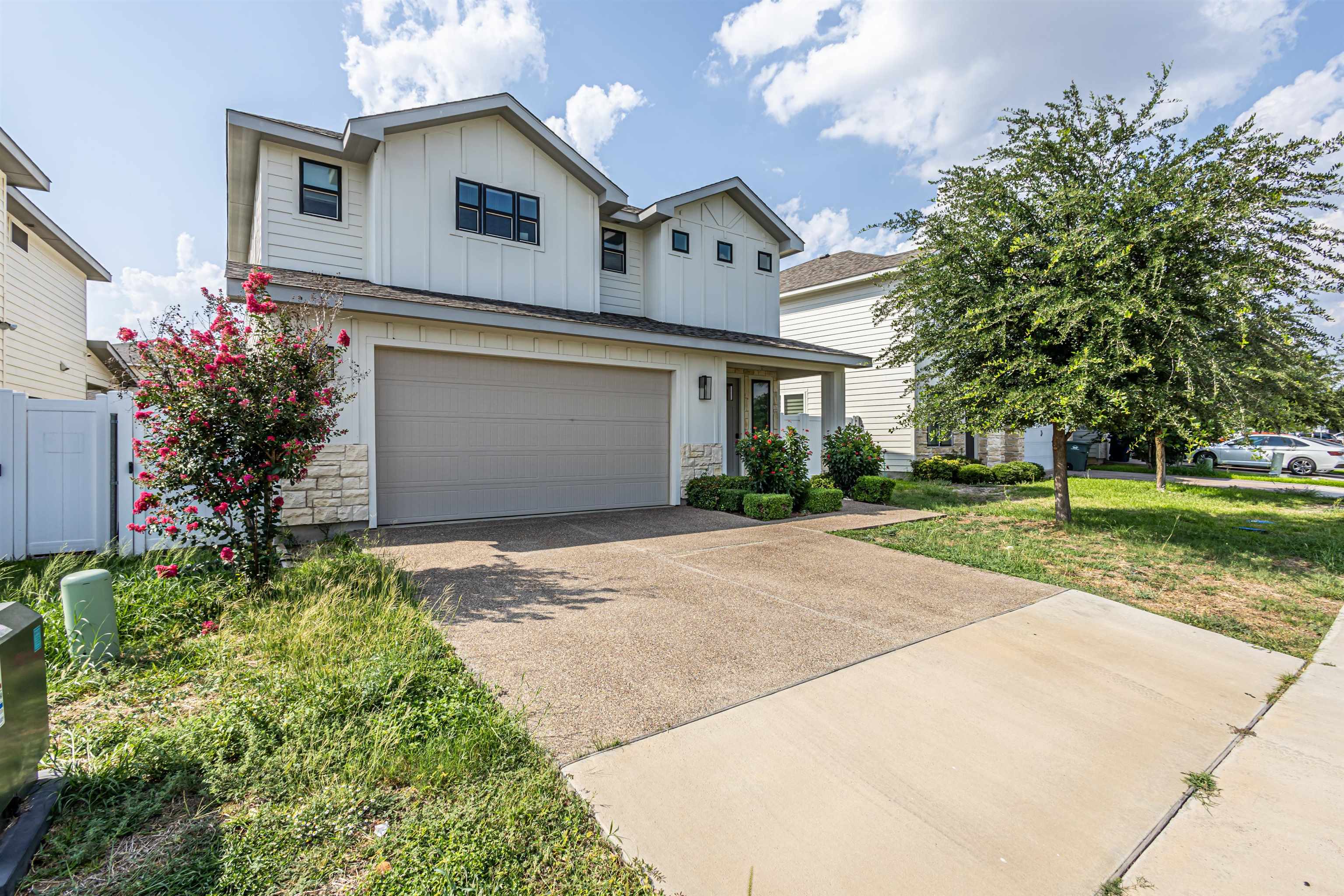 1204 Larvotto Loop Property Photo 1