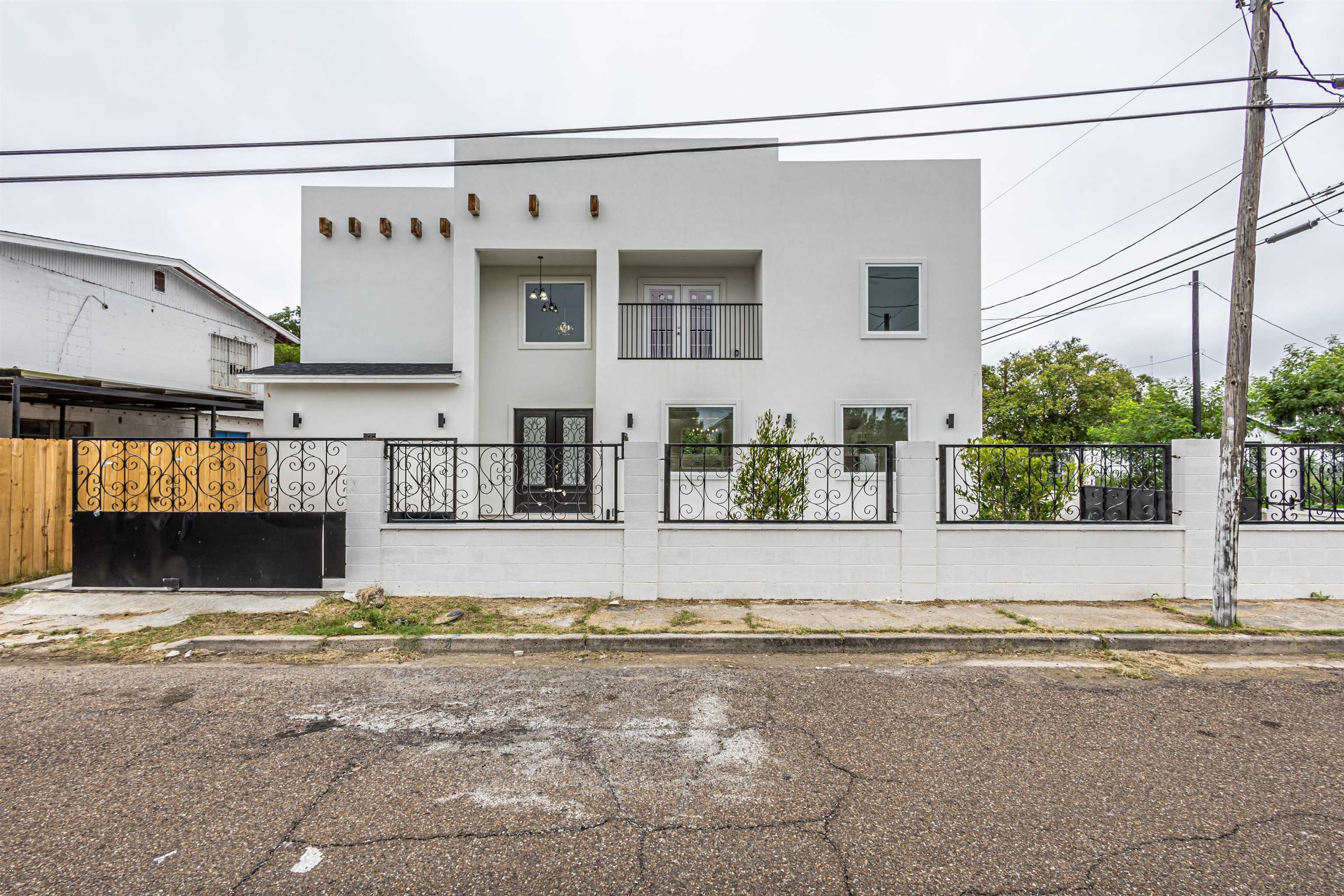 513 Vidaurri Ave Property Photo 1