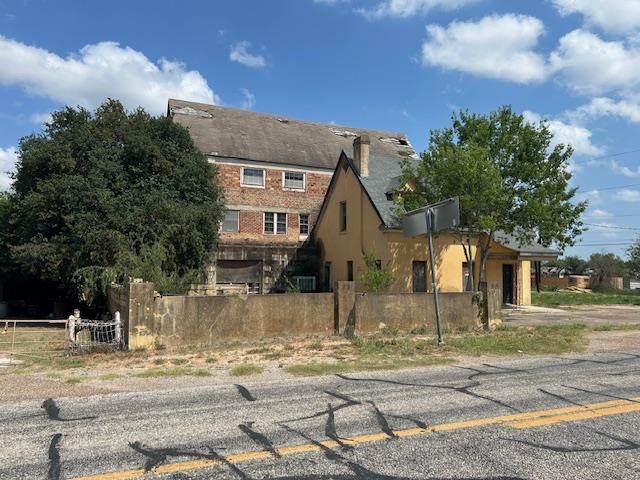 Avenue D Property Photo 10