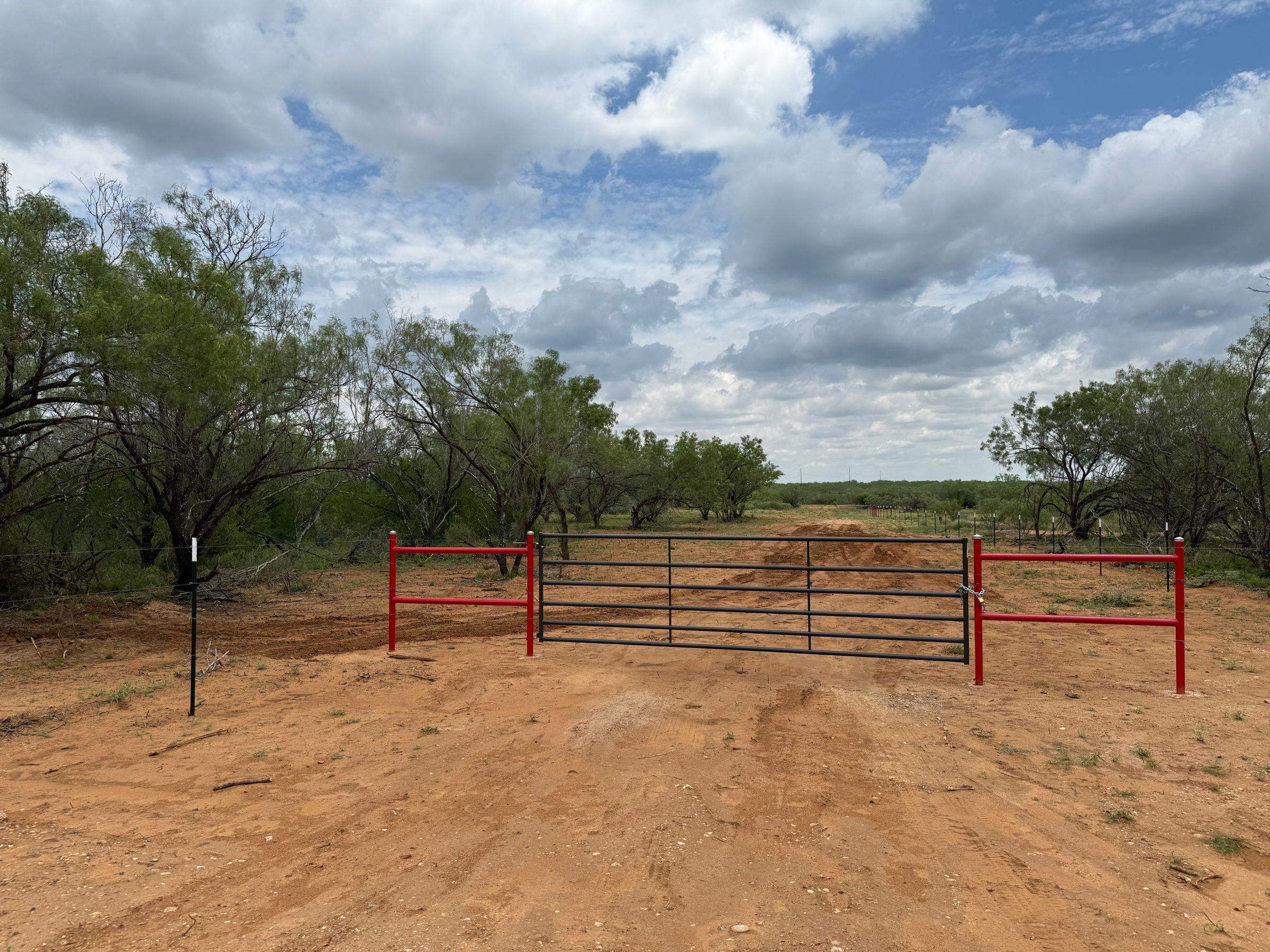 Undefined Property Photo 1