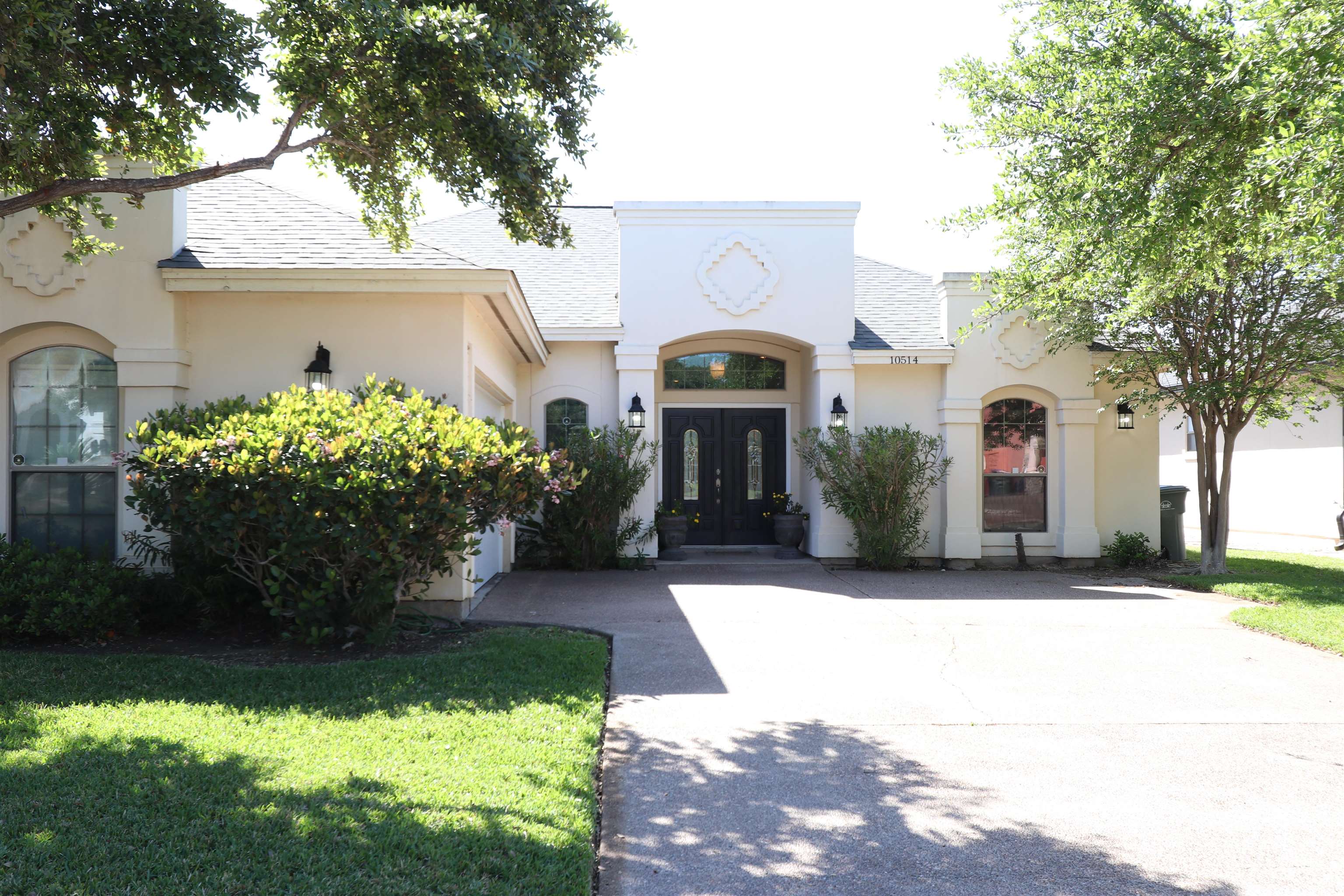 10514 Winrock Dr Property Photo 1