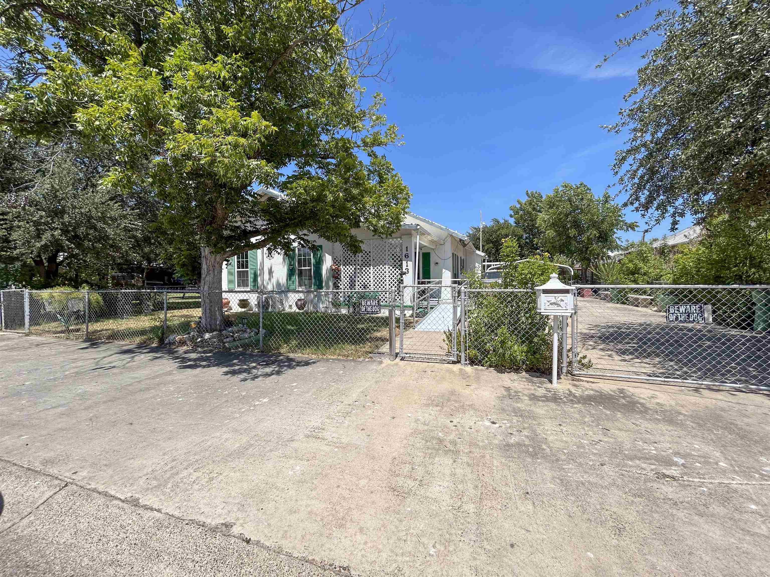 1613 Juarez Ave Property Photo 1