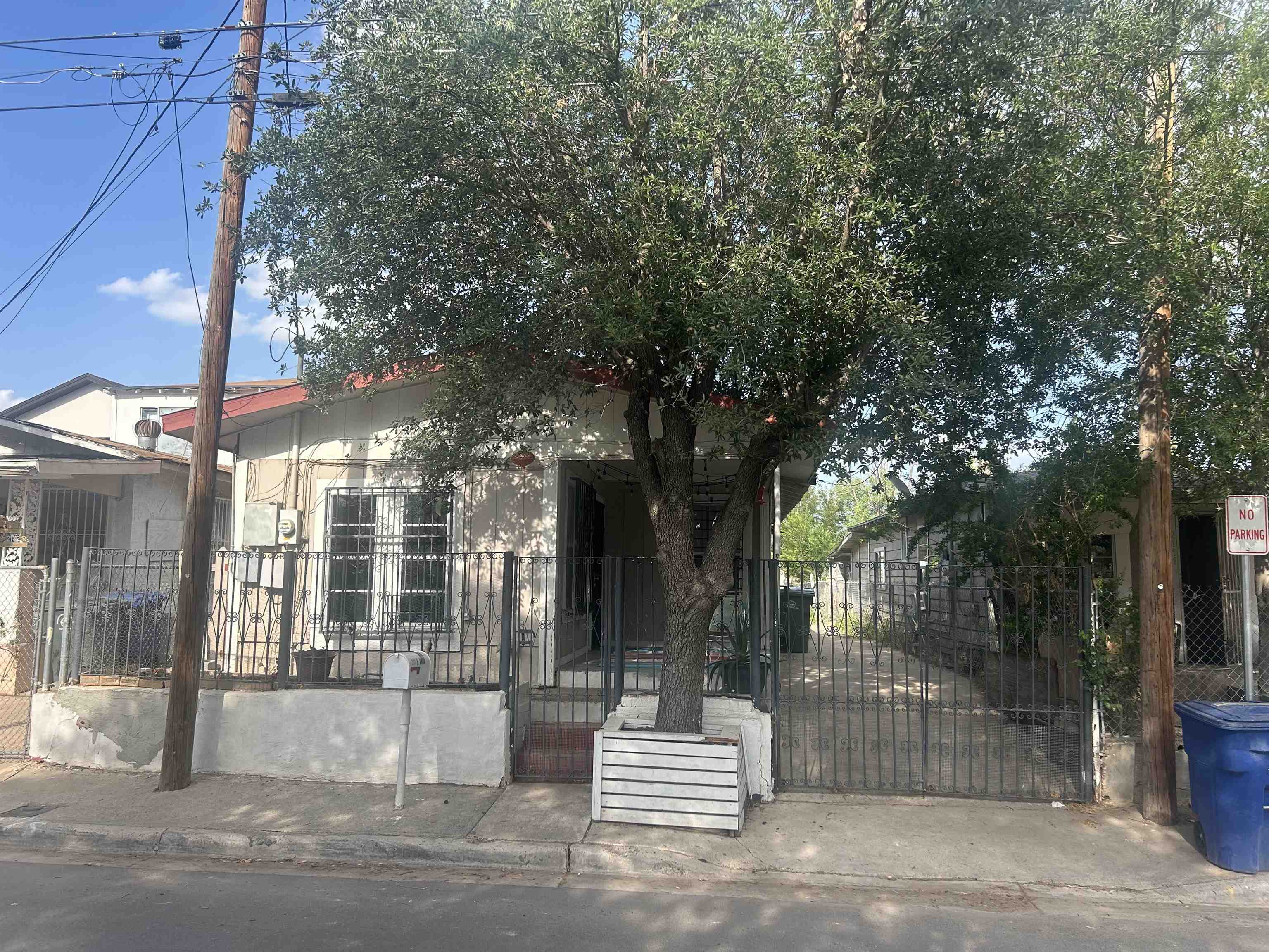 2113 Anna Ave Property Photo 1