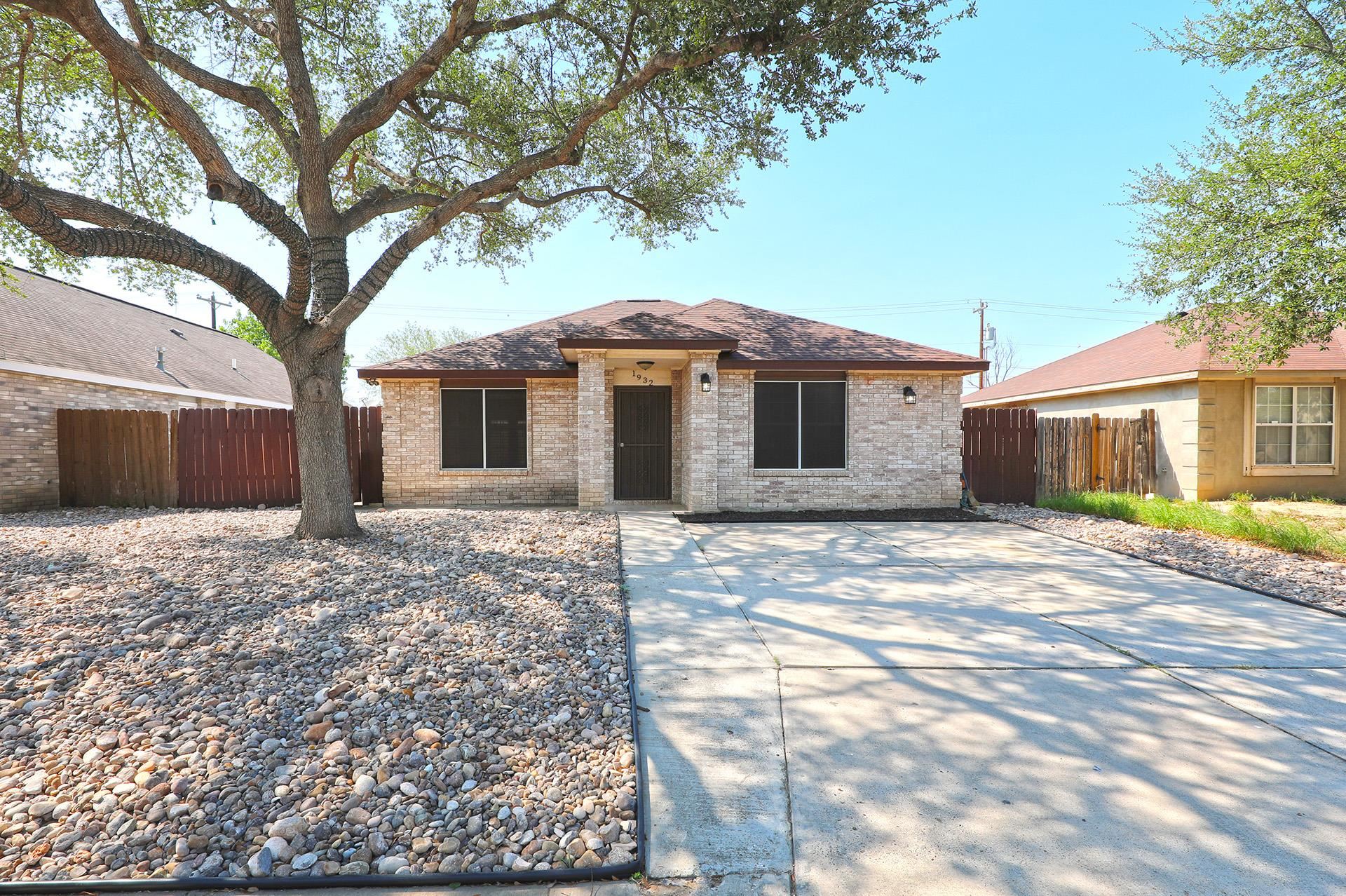 1932 Denmark Ln Property Photo 1