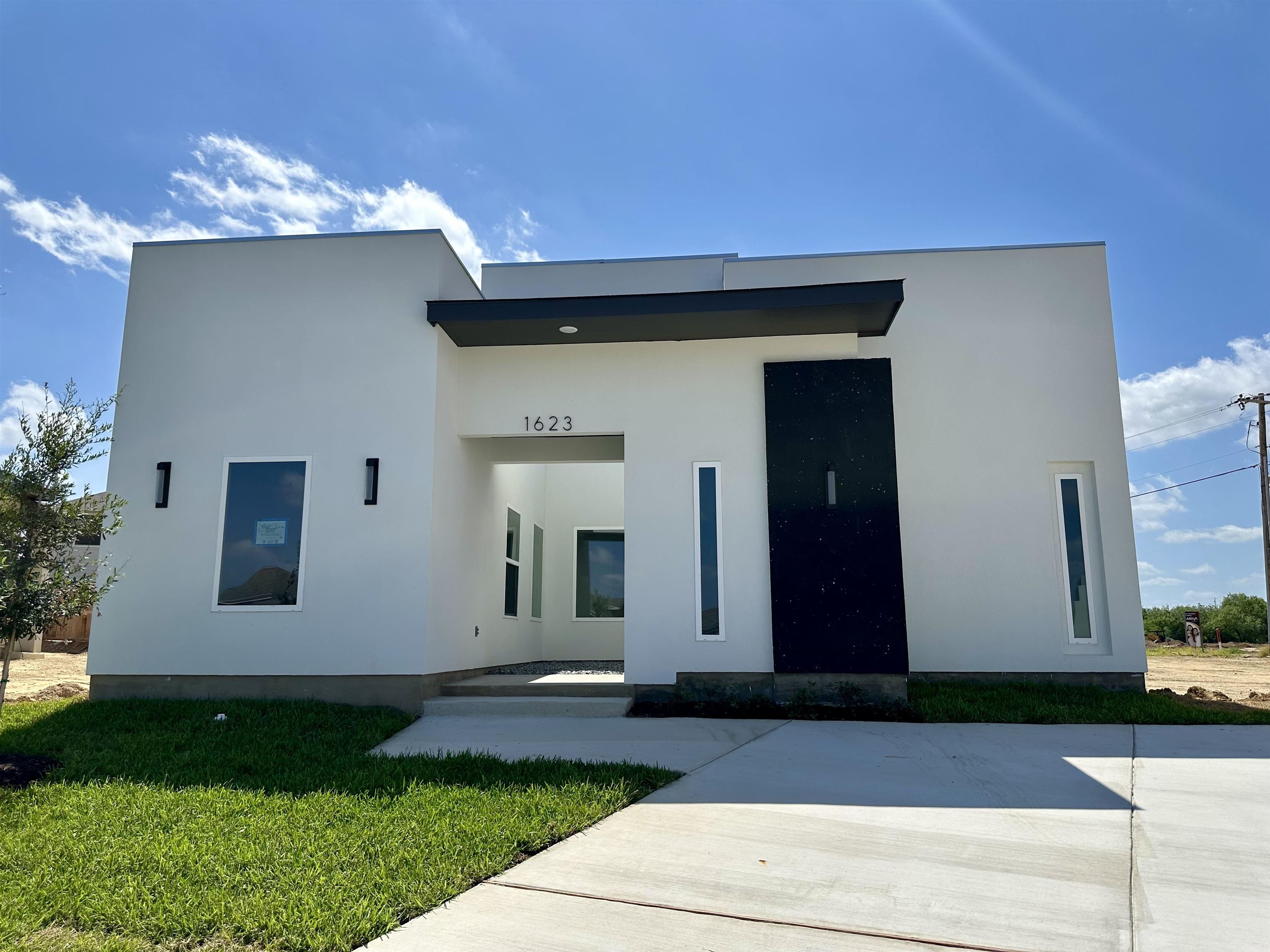 1623 Tutor Dr. Property Photo 1
