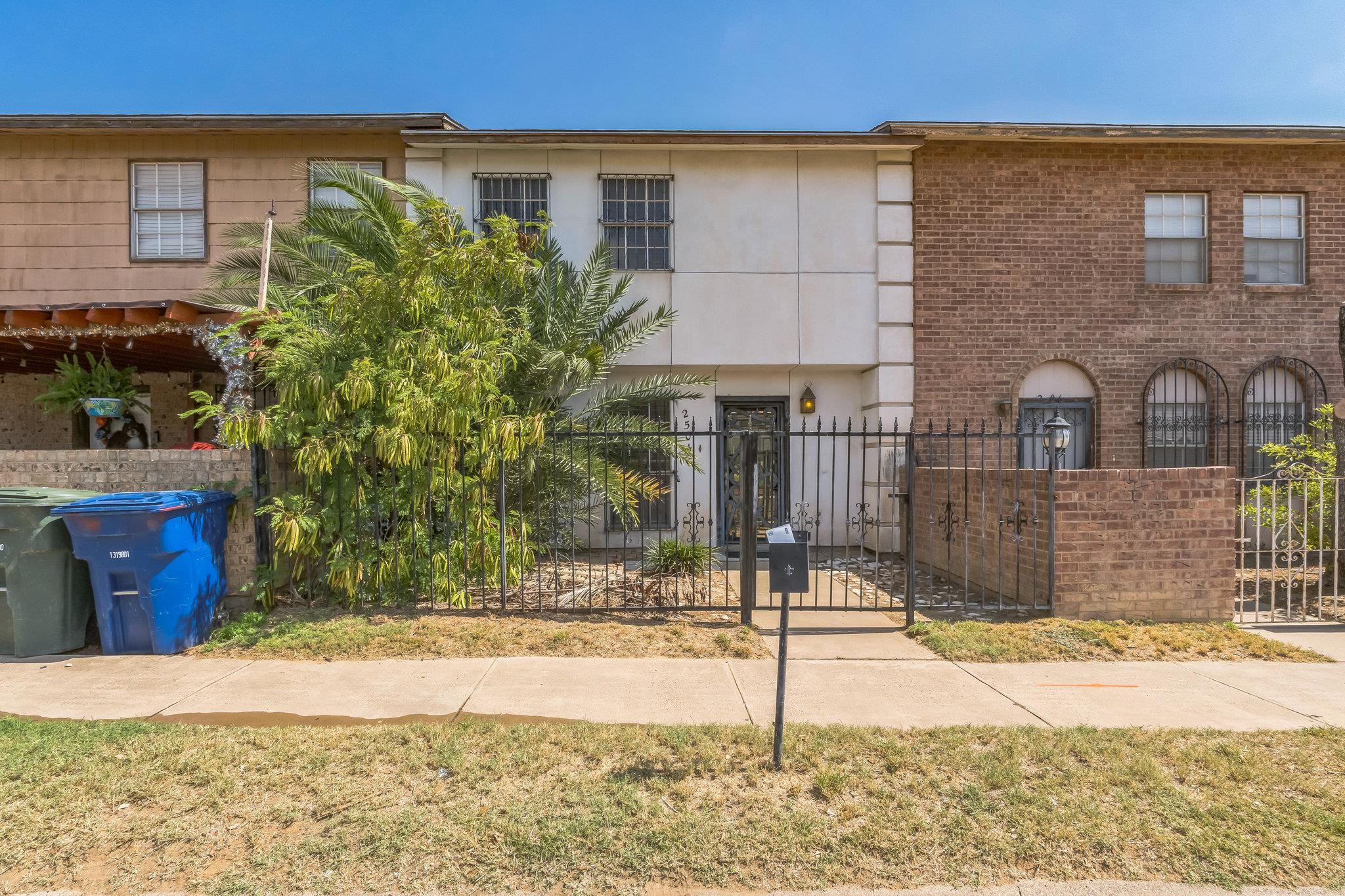 2504 Montgomery St Property Photo 1
