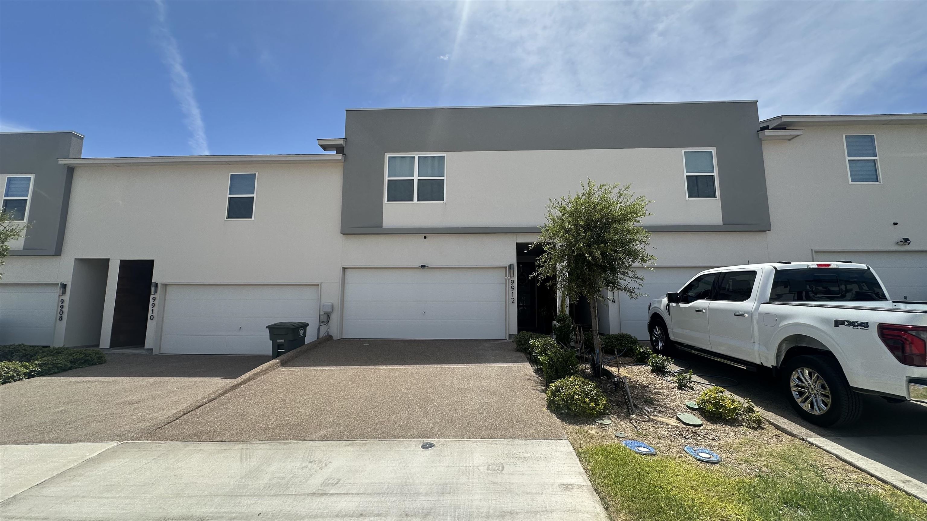 9912 Kaspar Property Photo 1