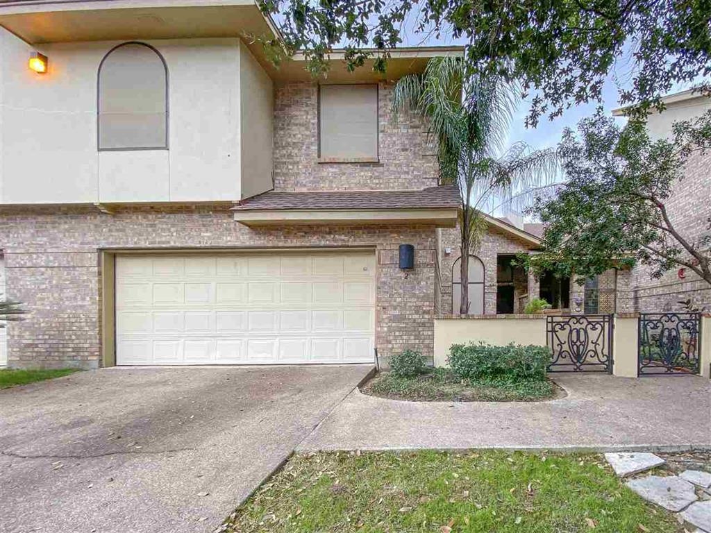 109 E Del Mar Blvd Property Photo 1
