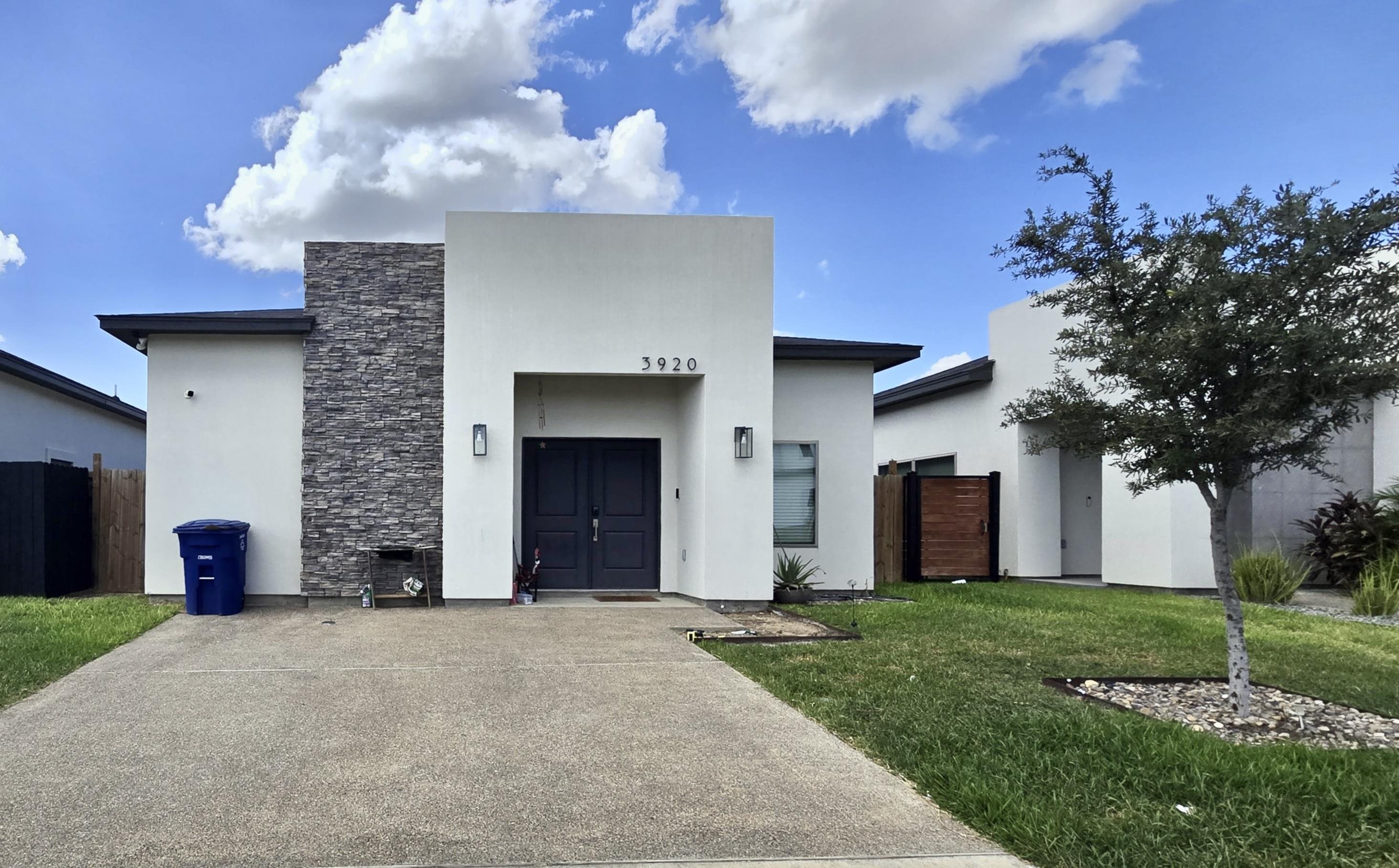 3920 Bella St. Property Photo 1