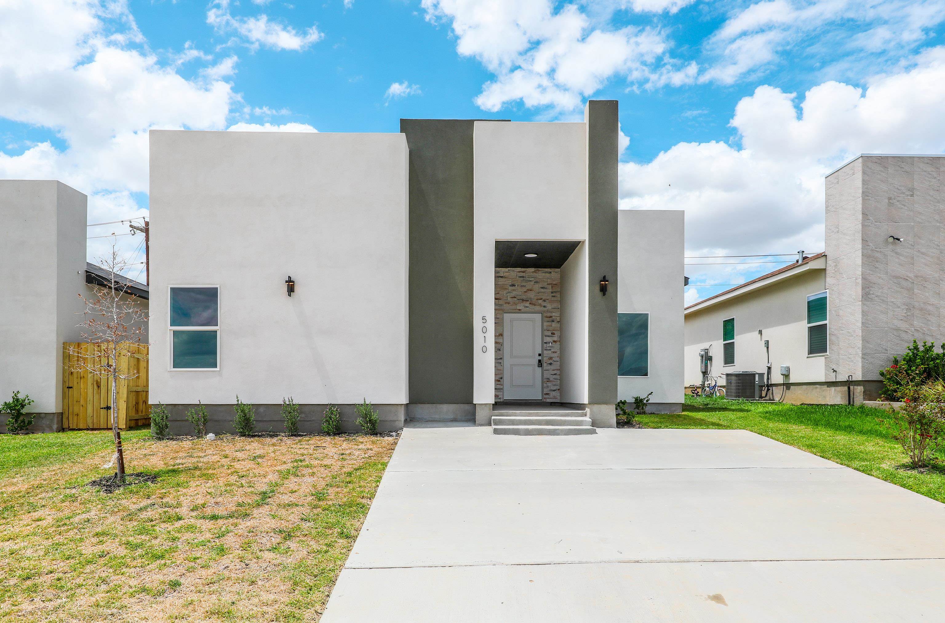 5010 Cherimoya Ln.