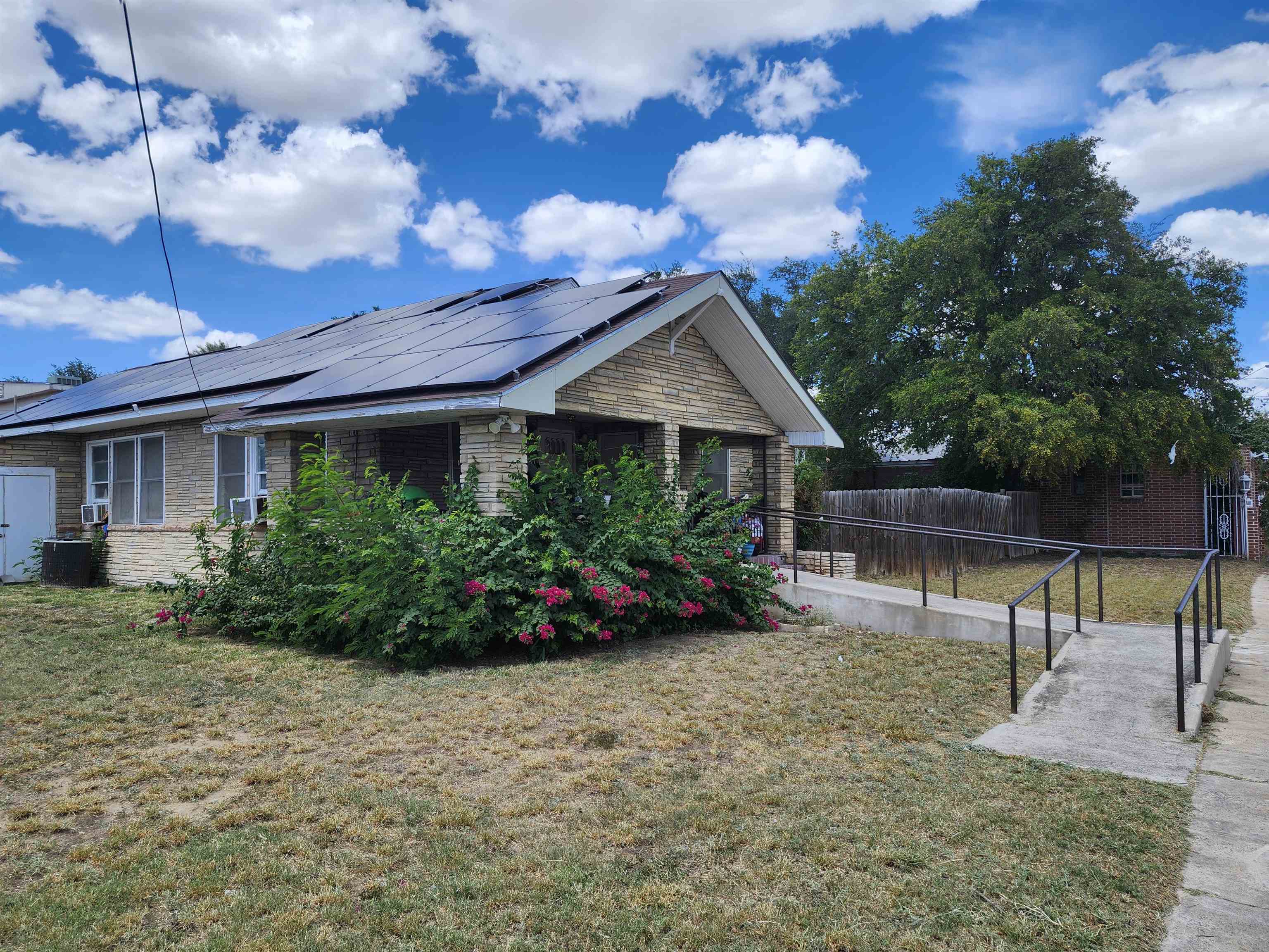 1402 Corpus Christi St Property Photo 1