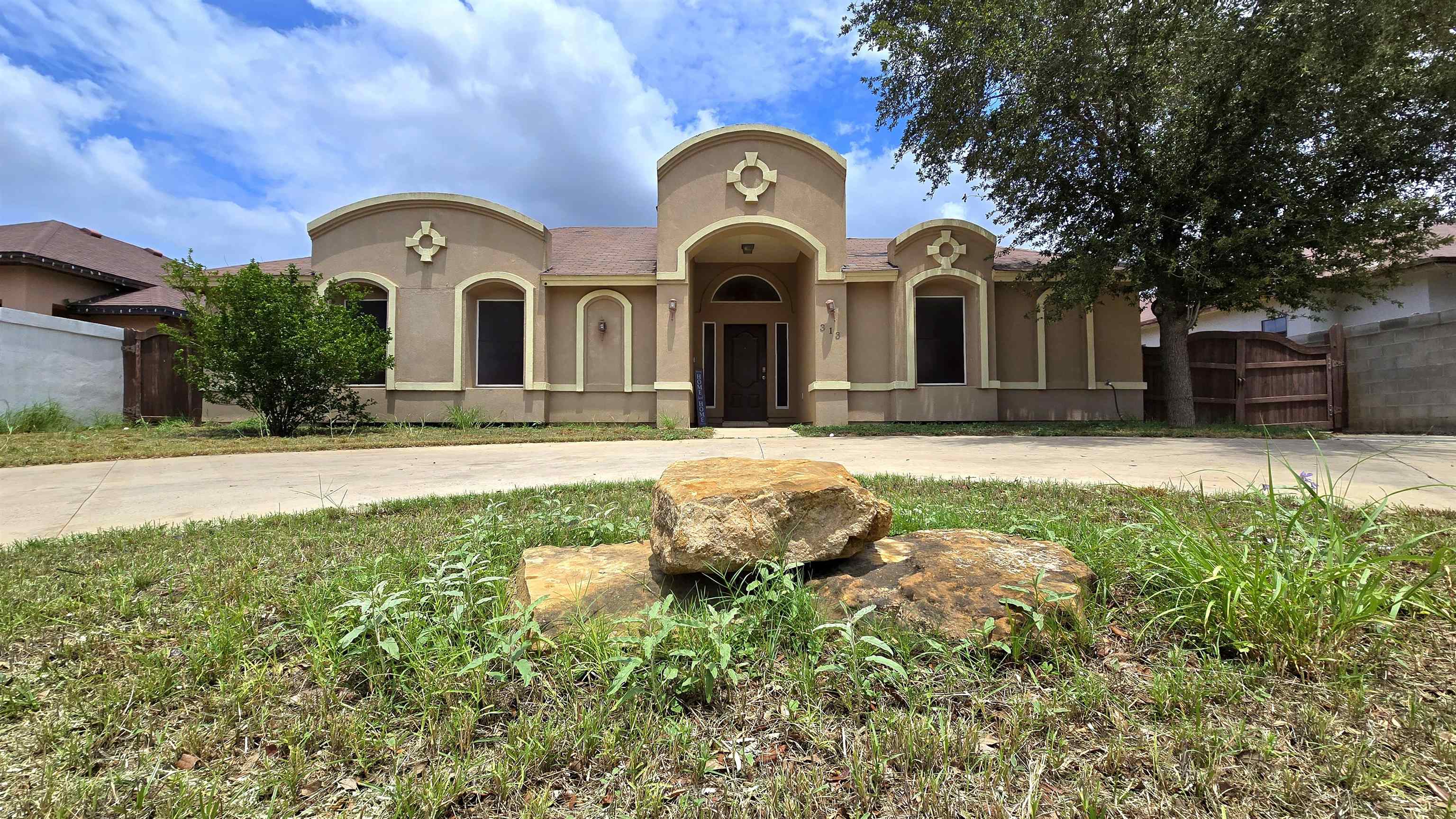 313 Floral Blvd Property Photo 1