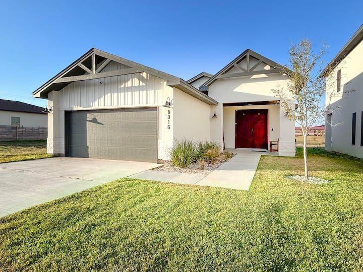 6916 Molinos Dr Property Photo 1