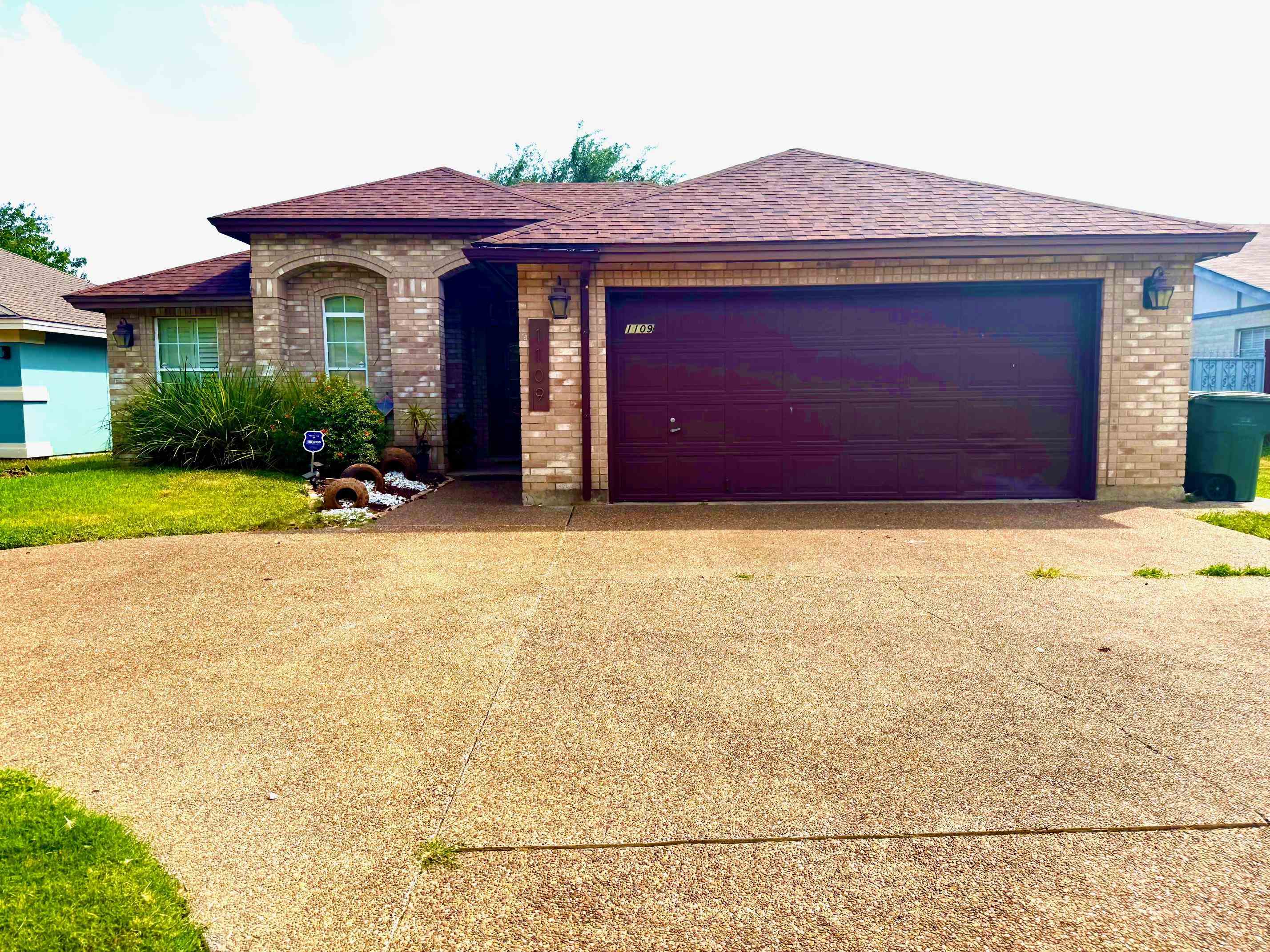 1109 Sapphire St