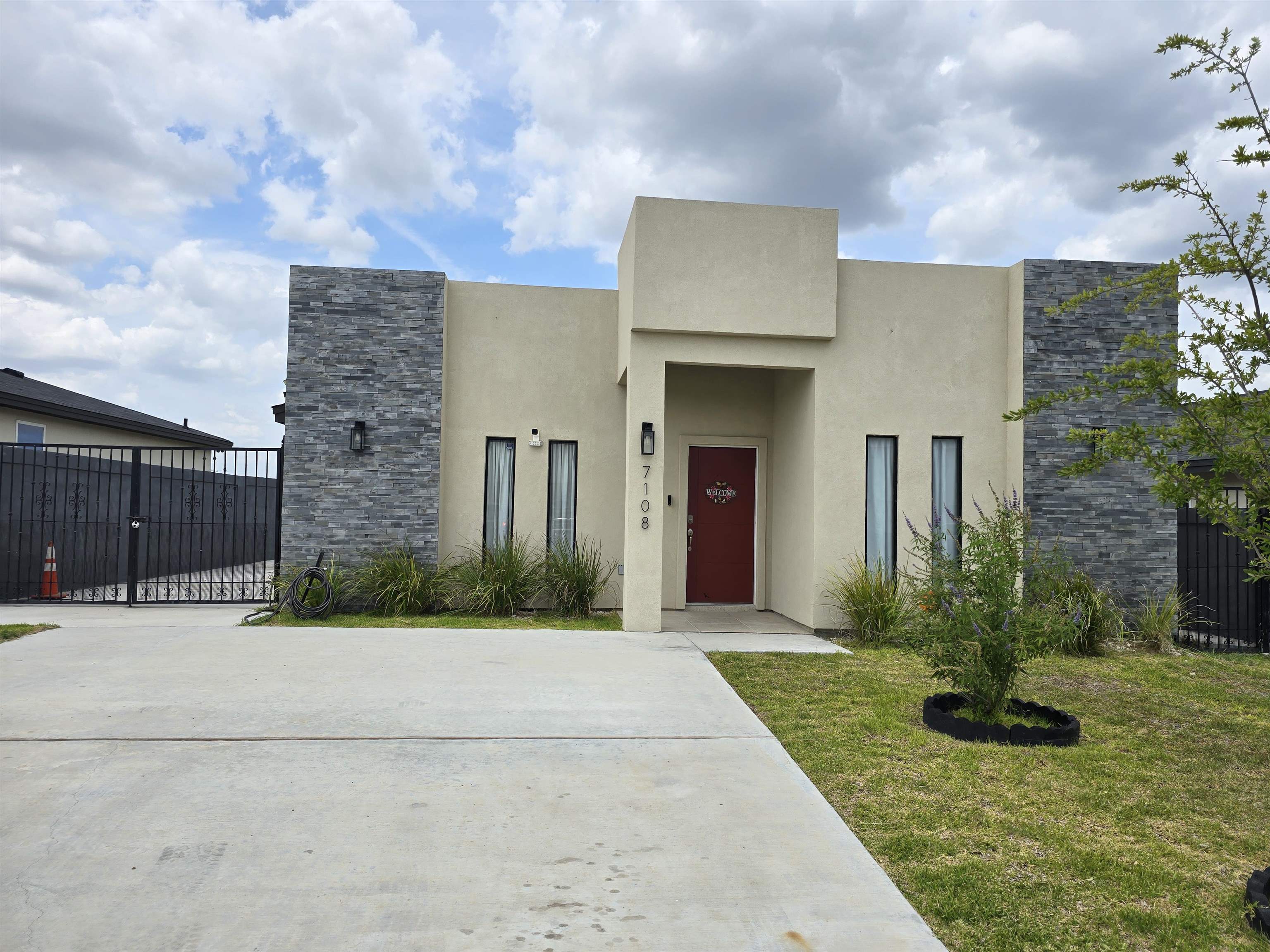 7108 El Meson Dr Property Photo 1