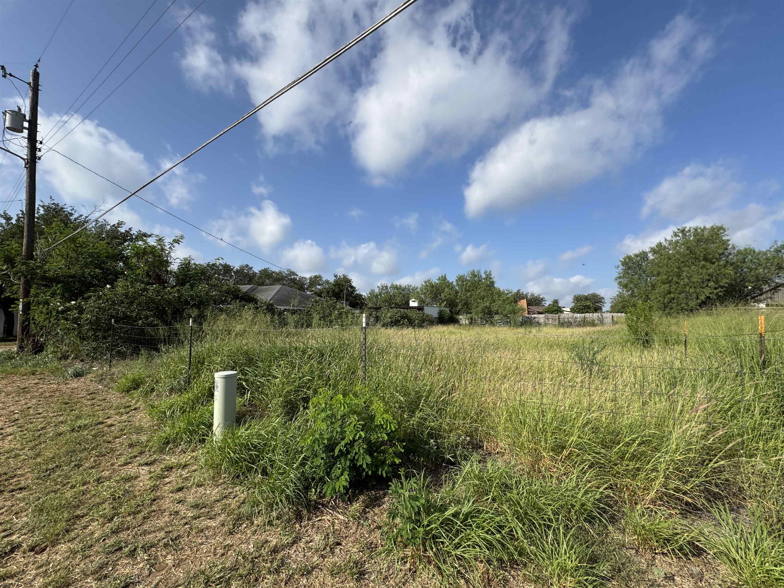 127 Flores Dr Property Photo 1