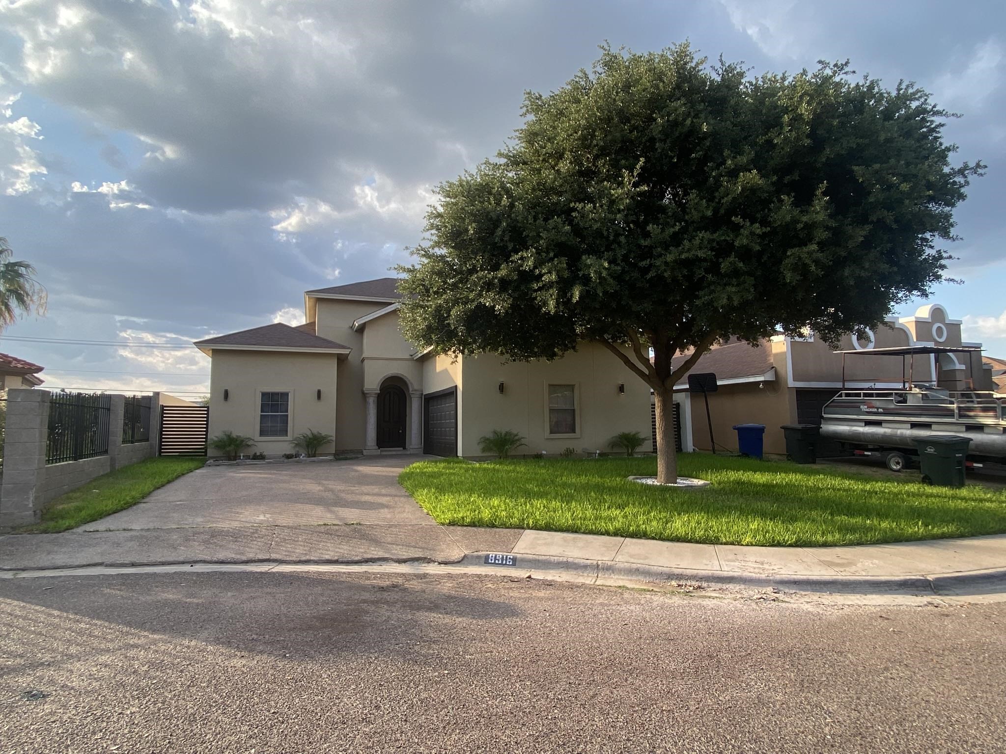 8916 Siller Loop Property Photo 1