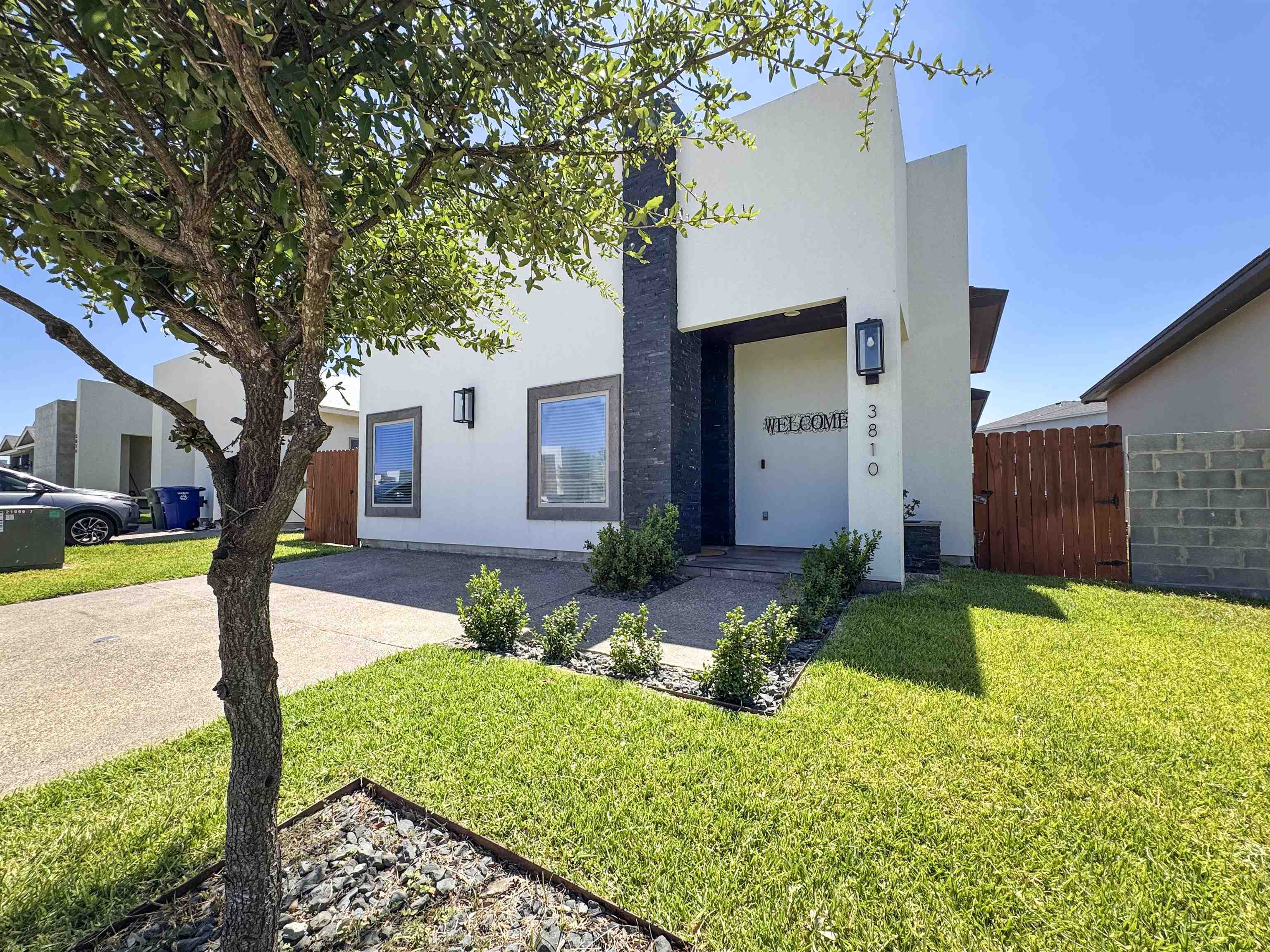 3810 Gia St. Property Photo 1