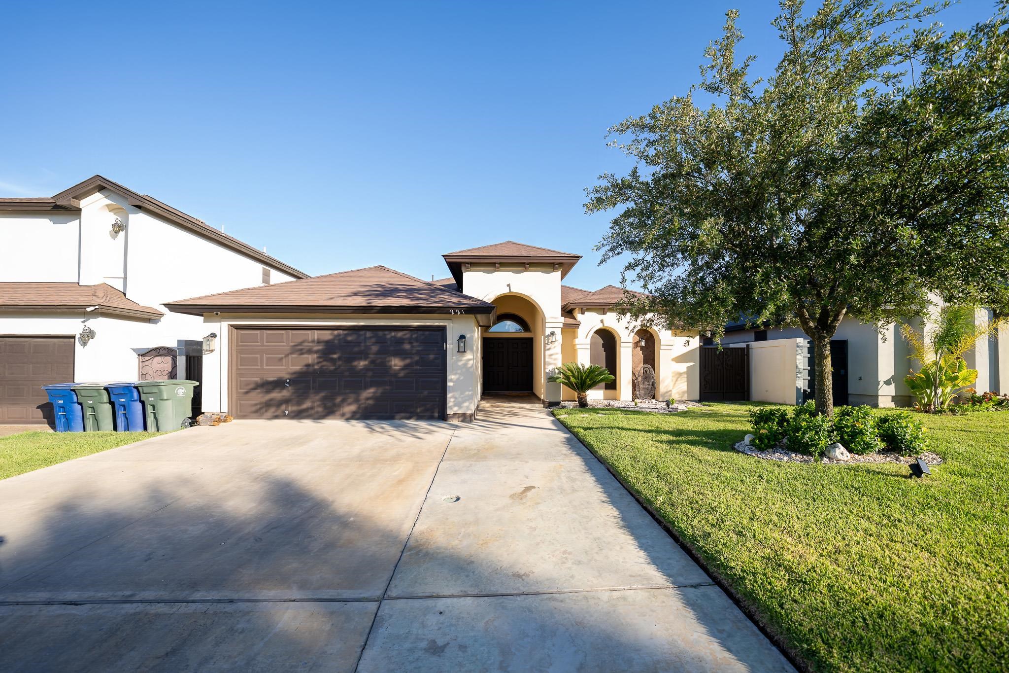 221 Bluff Oak Dr Property Photo 1