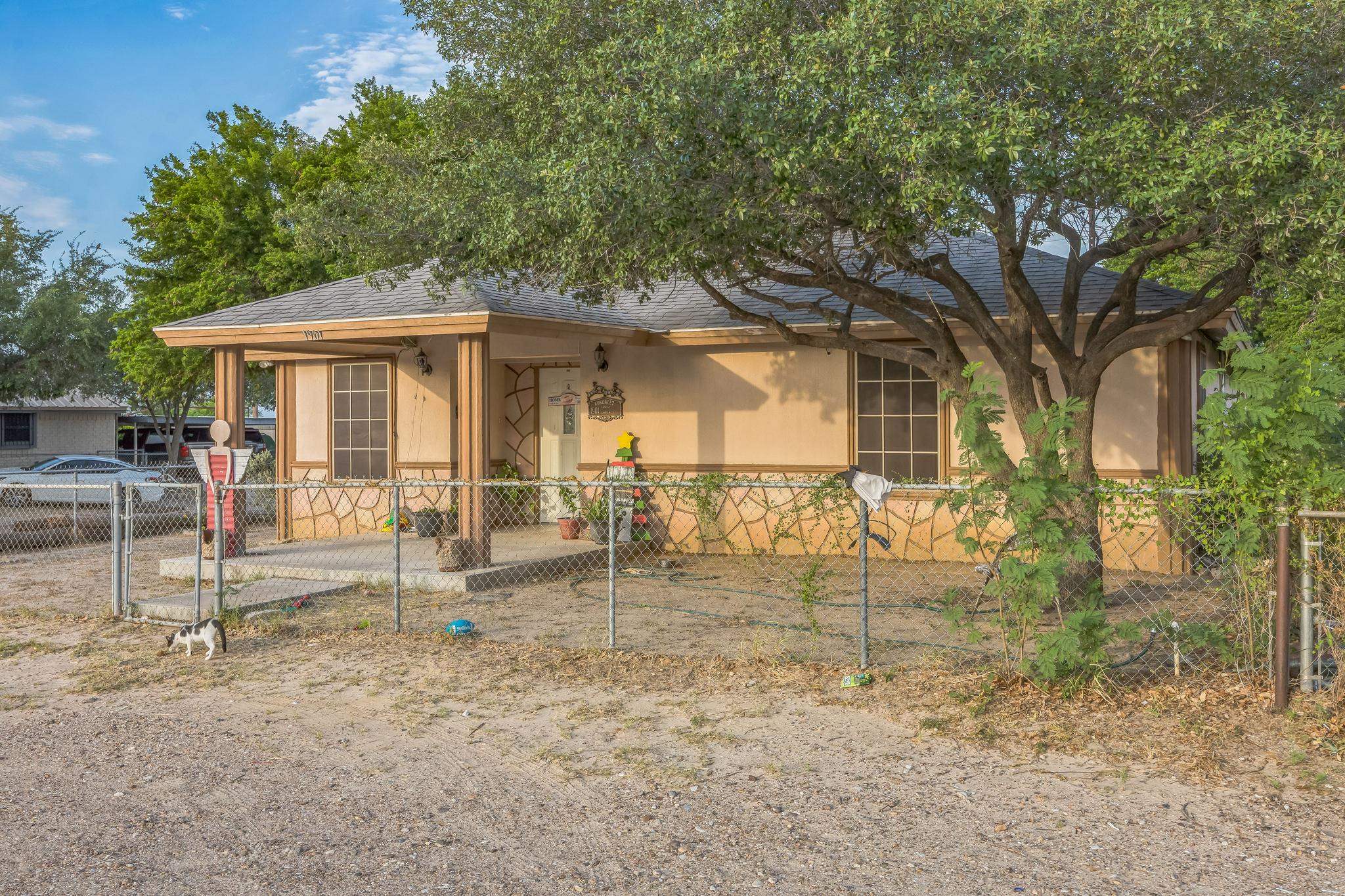 1901 Carla St Property Photo 1