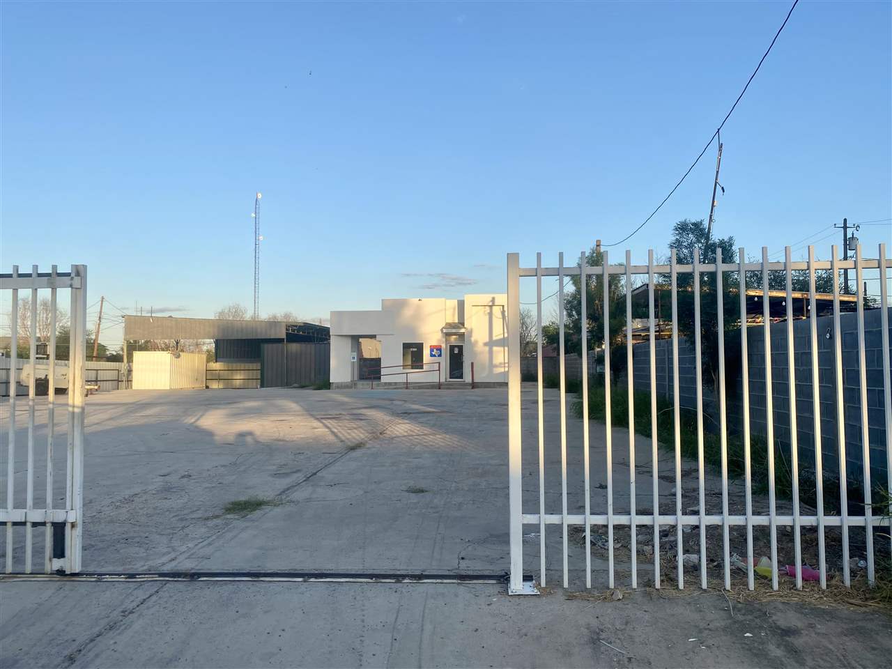 2613 San Dario Ave Property Photo 1