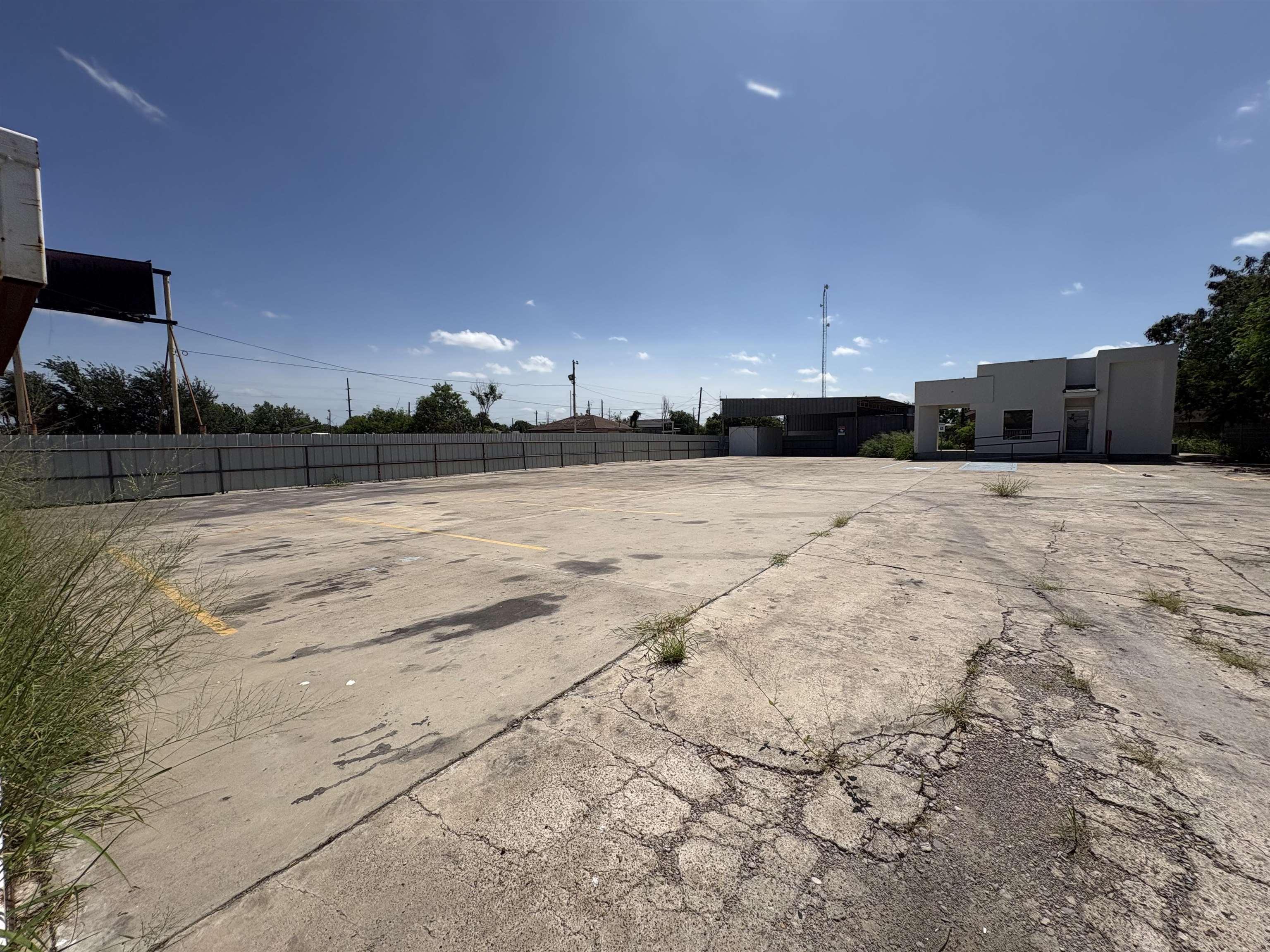 2613 San Dario Ave Property Photo 3