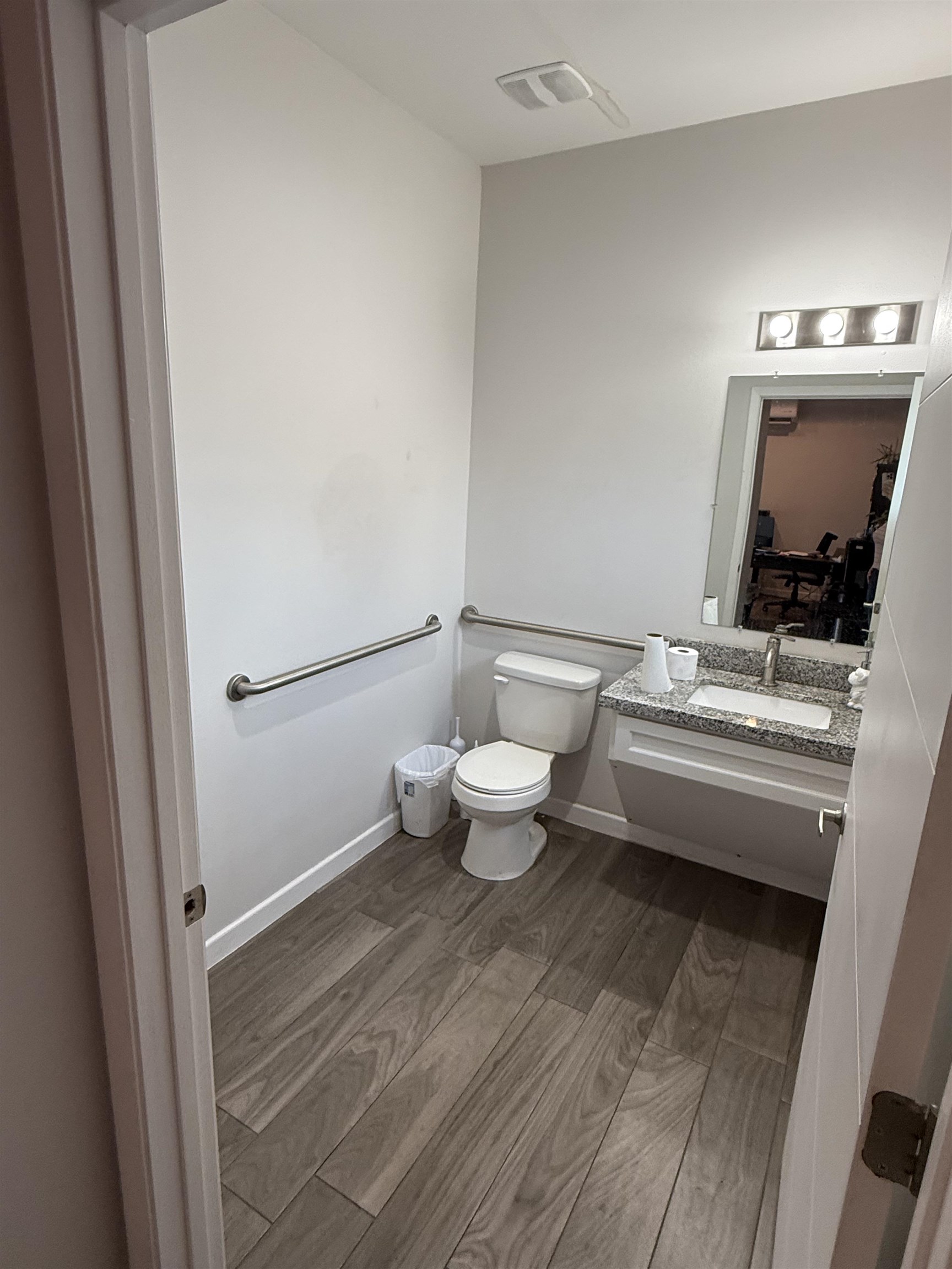 2613 San Dario Ave Property Photo 9