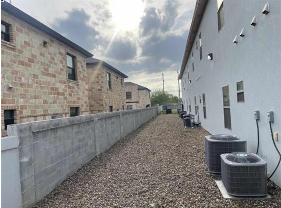 7608 Rocio Dr 11 Property Photo 11