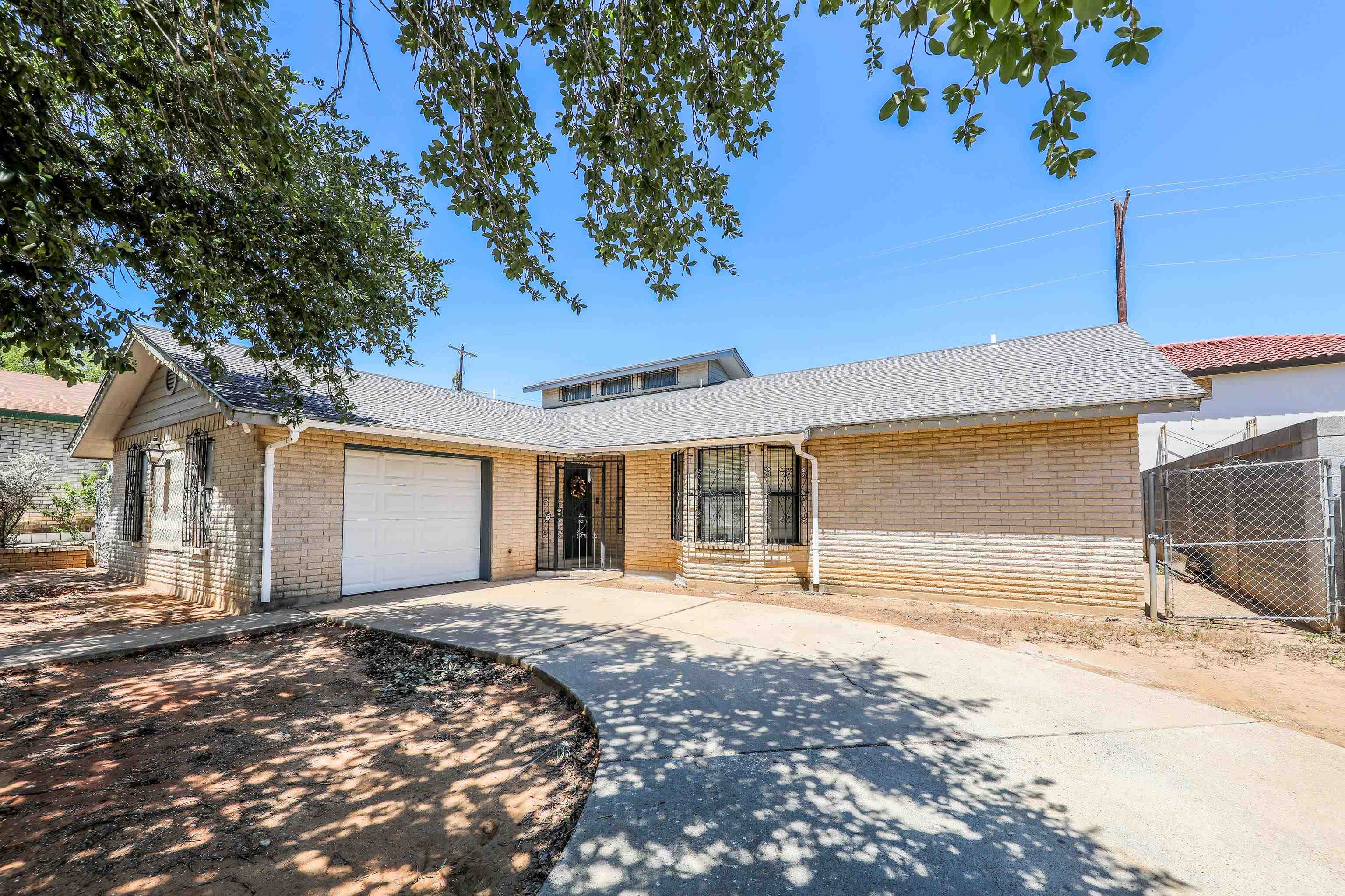 208 Espana Dr N Property Photo 1