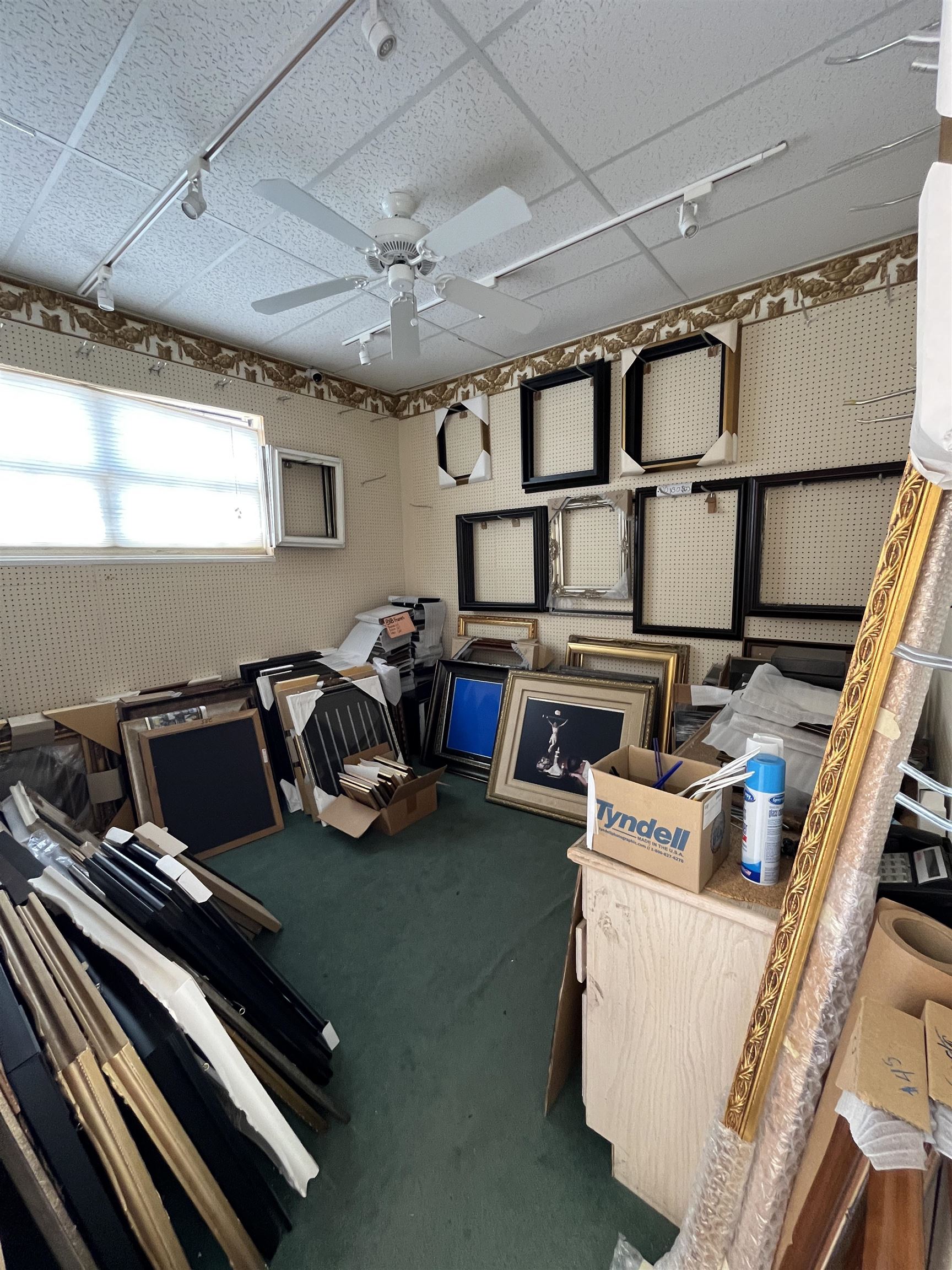 102 W Calton Rd Property Photo 8