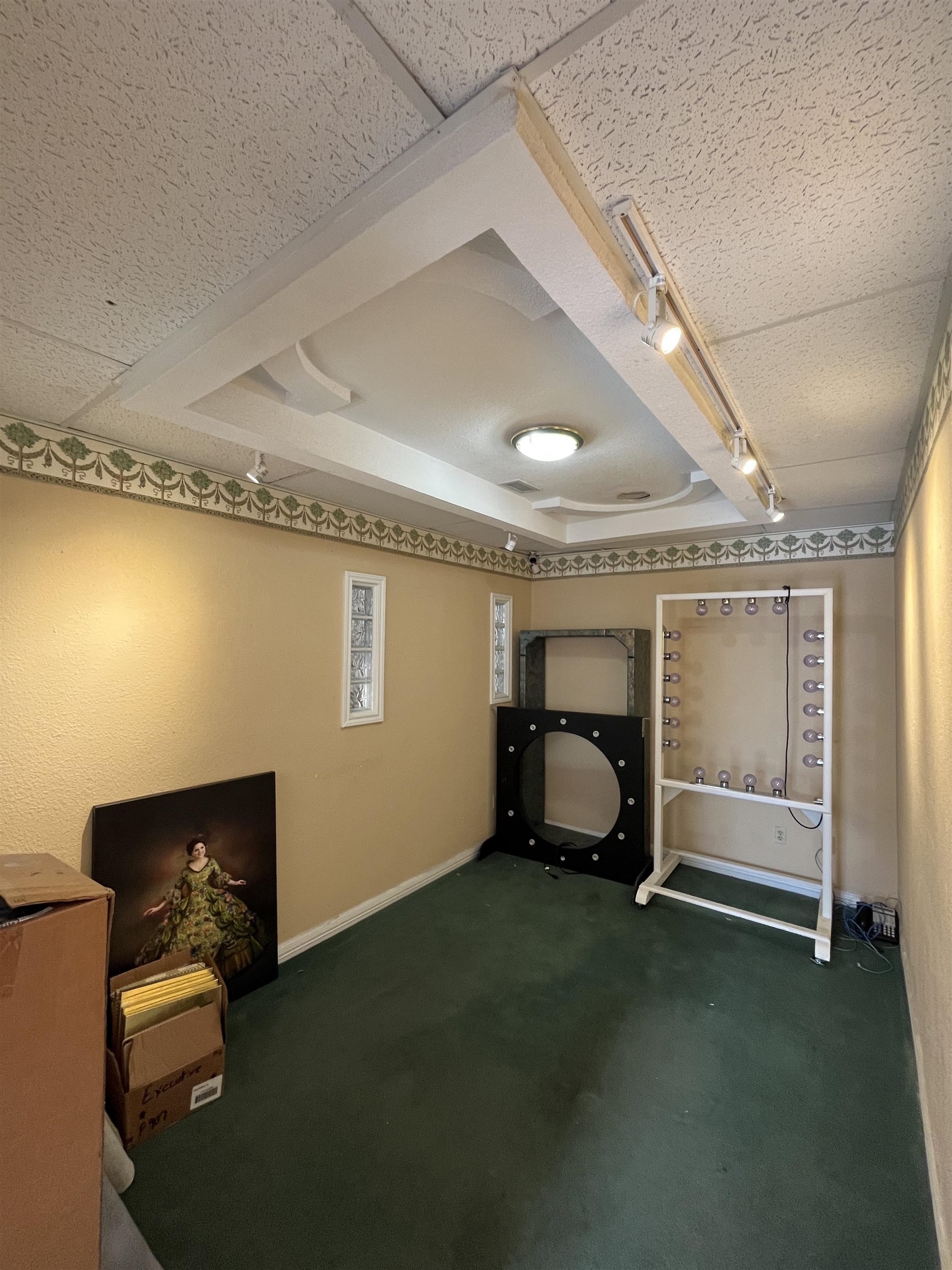 102 W Calton Rd Property Photo 9