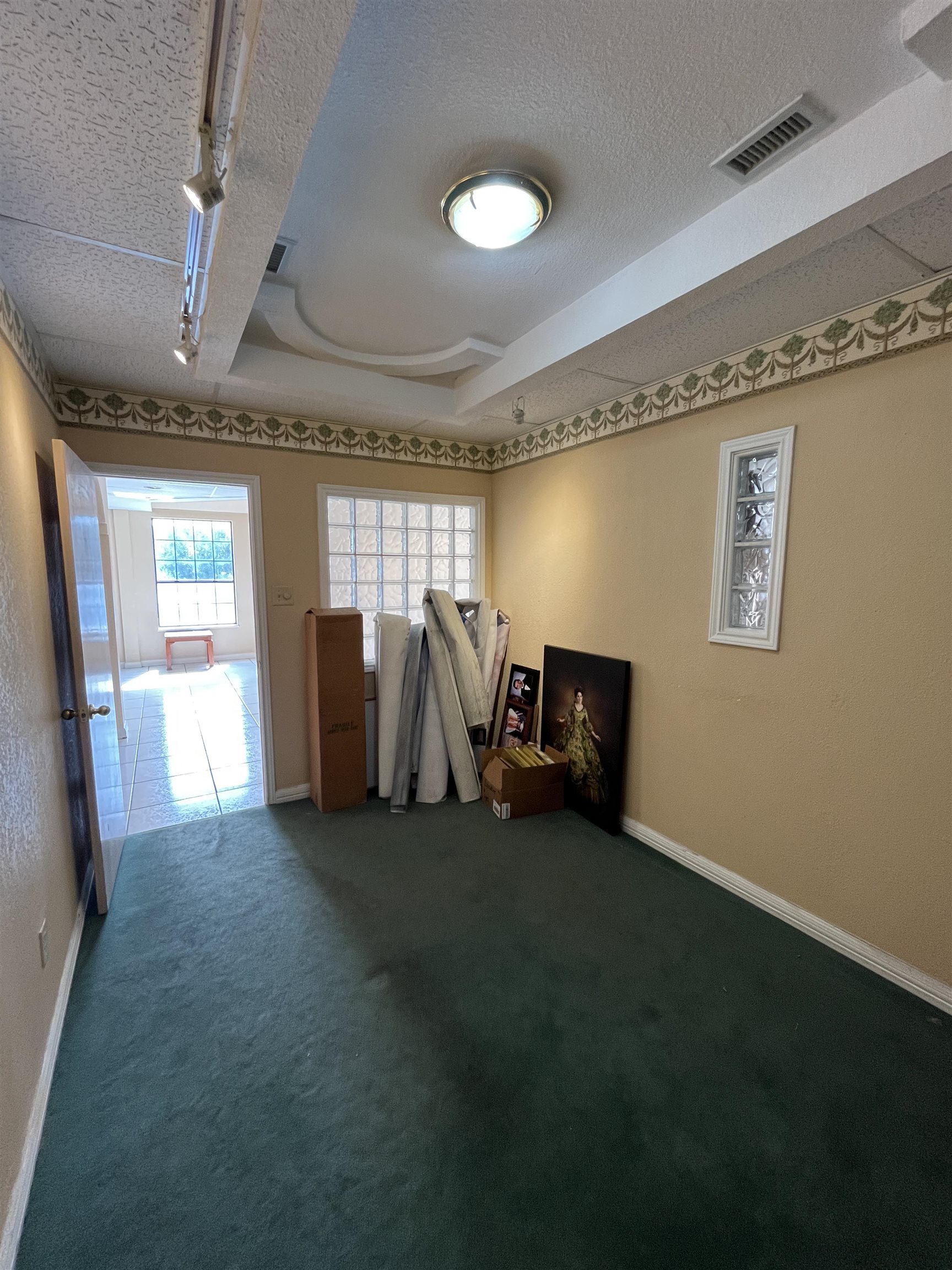 102 W Calton Rd Property Photo 10
