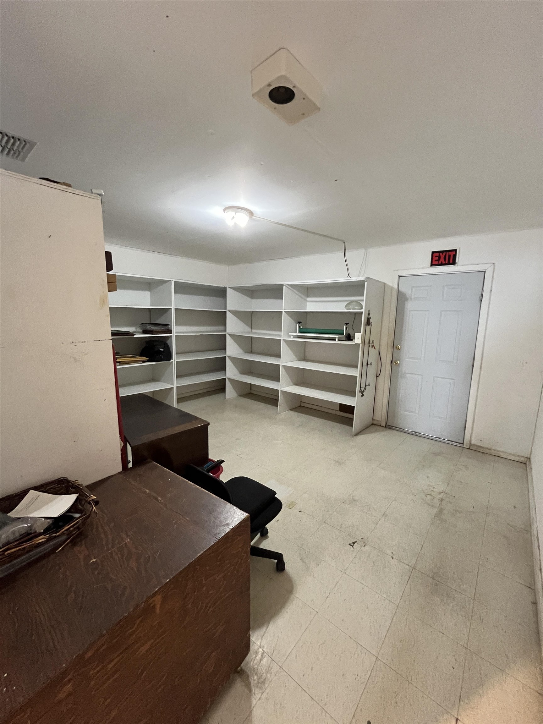 102 W Calton Rd Property Photo 12